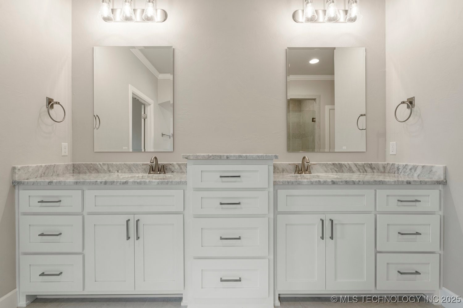 2715 W Tucson Court Property Photo 6