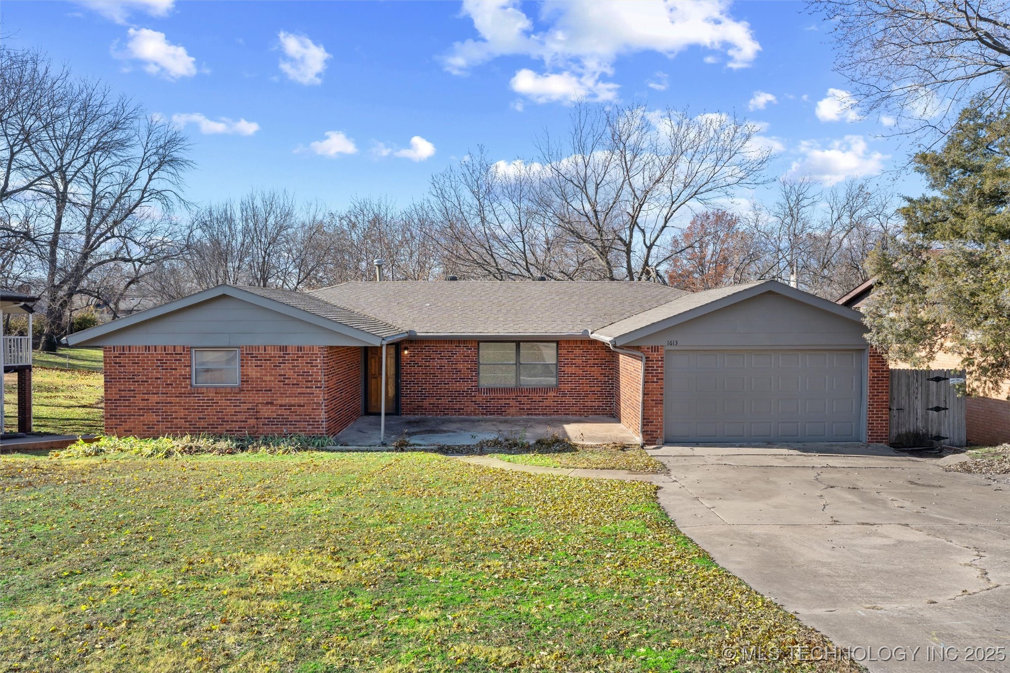 1613 Se Washington Boulevard Property Photo 1