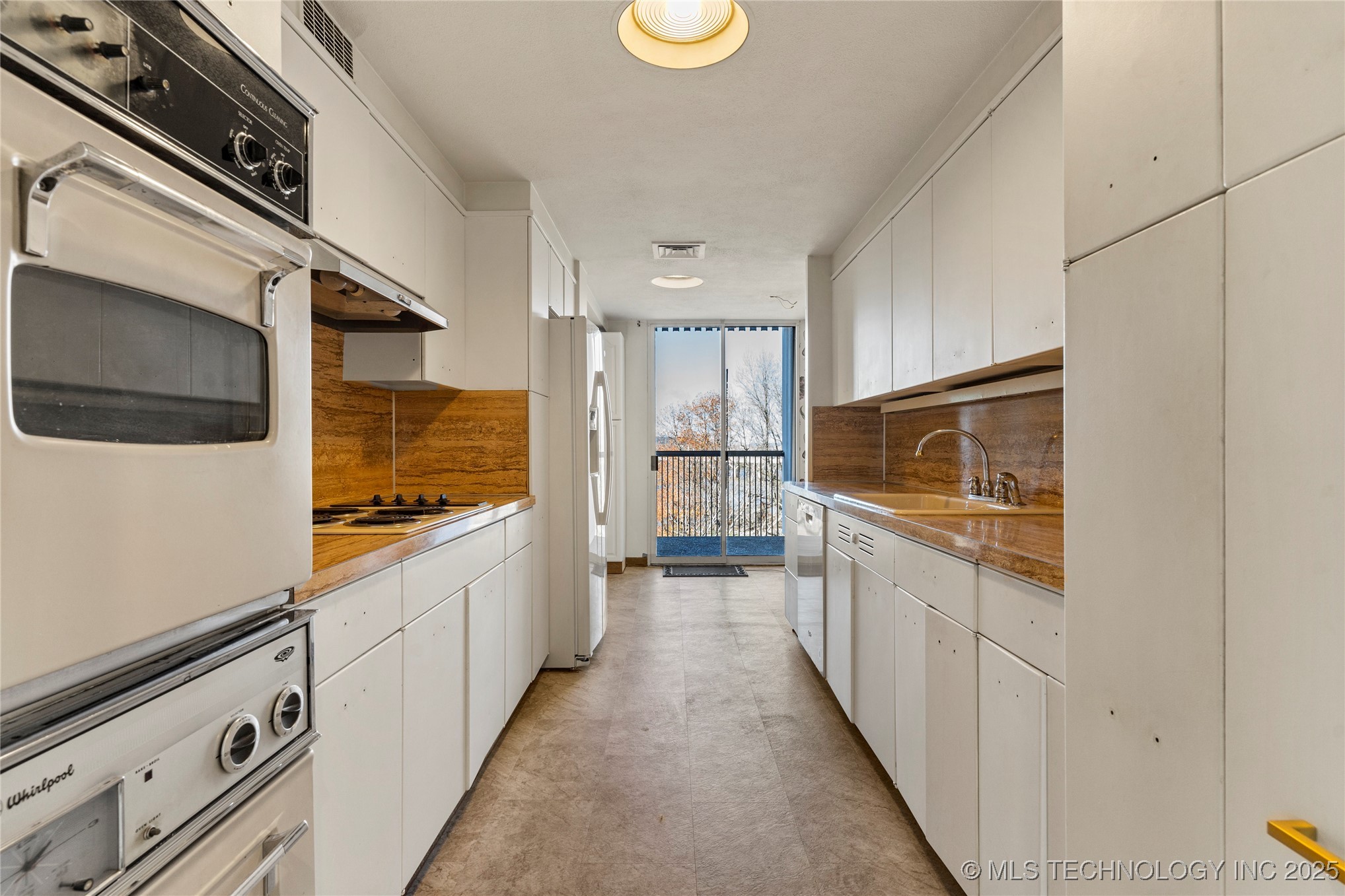 2300 Riverside Drive E Property Photo 5