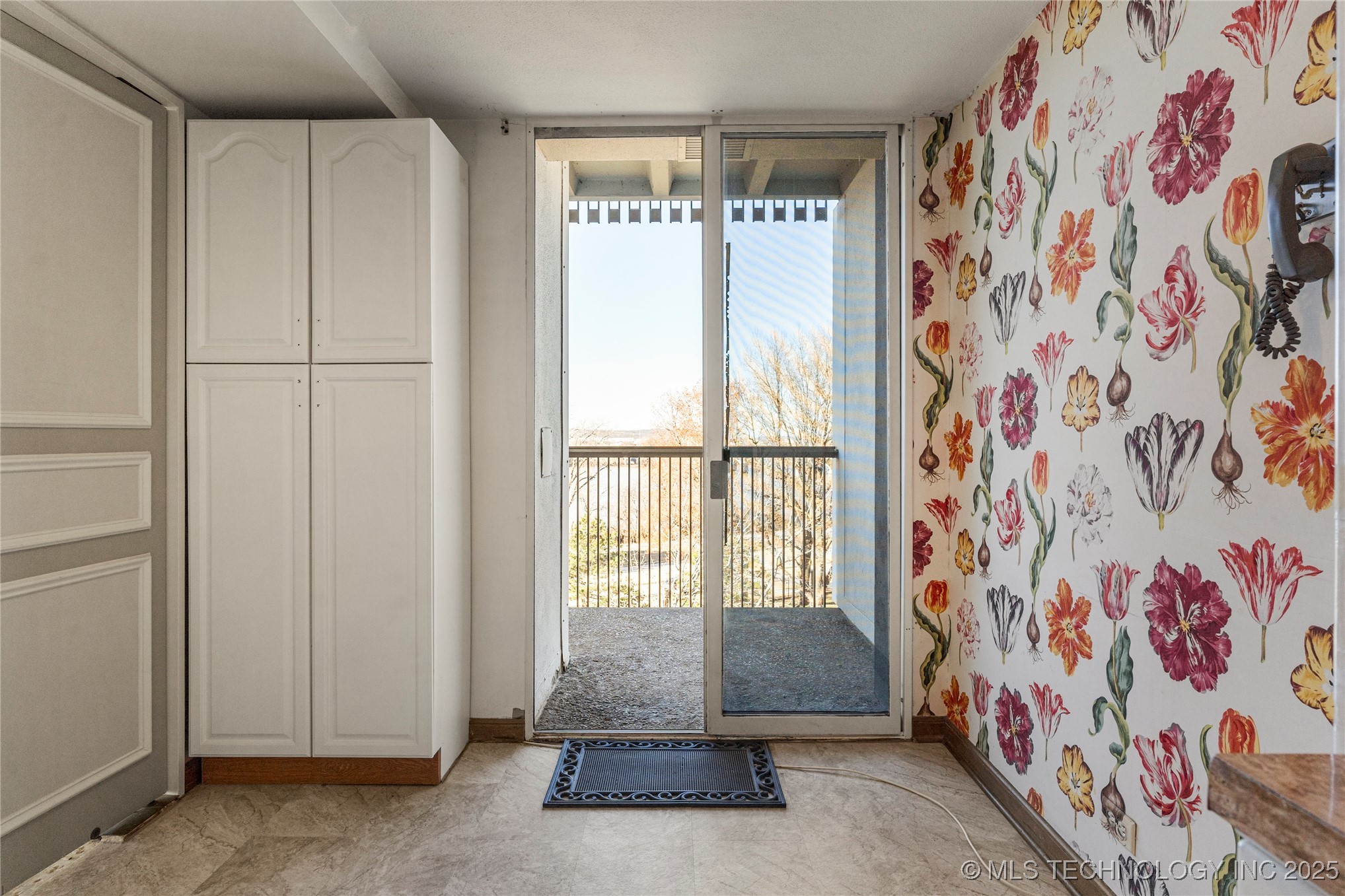 2300 Riverside Drive E Property Photo 8