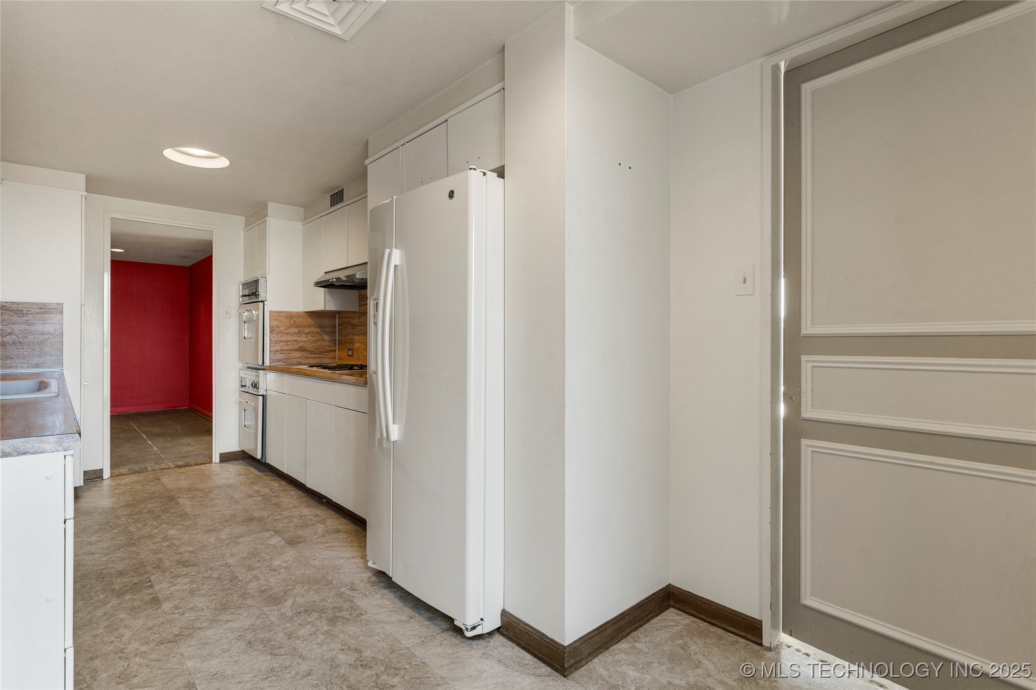 2300 Riverside Drive E Property Photo 9