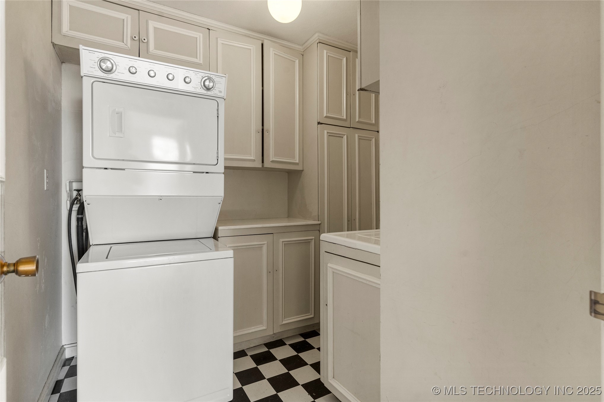 2300 Riverside Drive E Property Photo 10