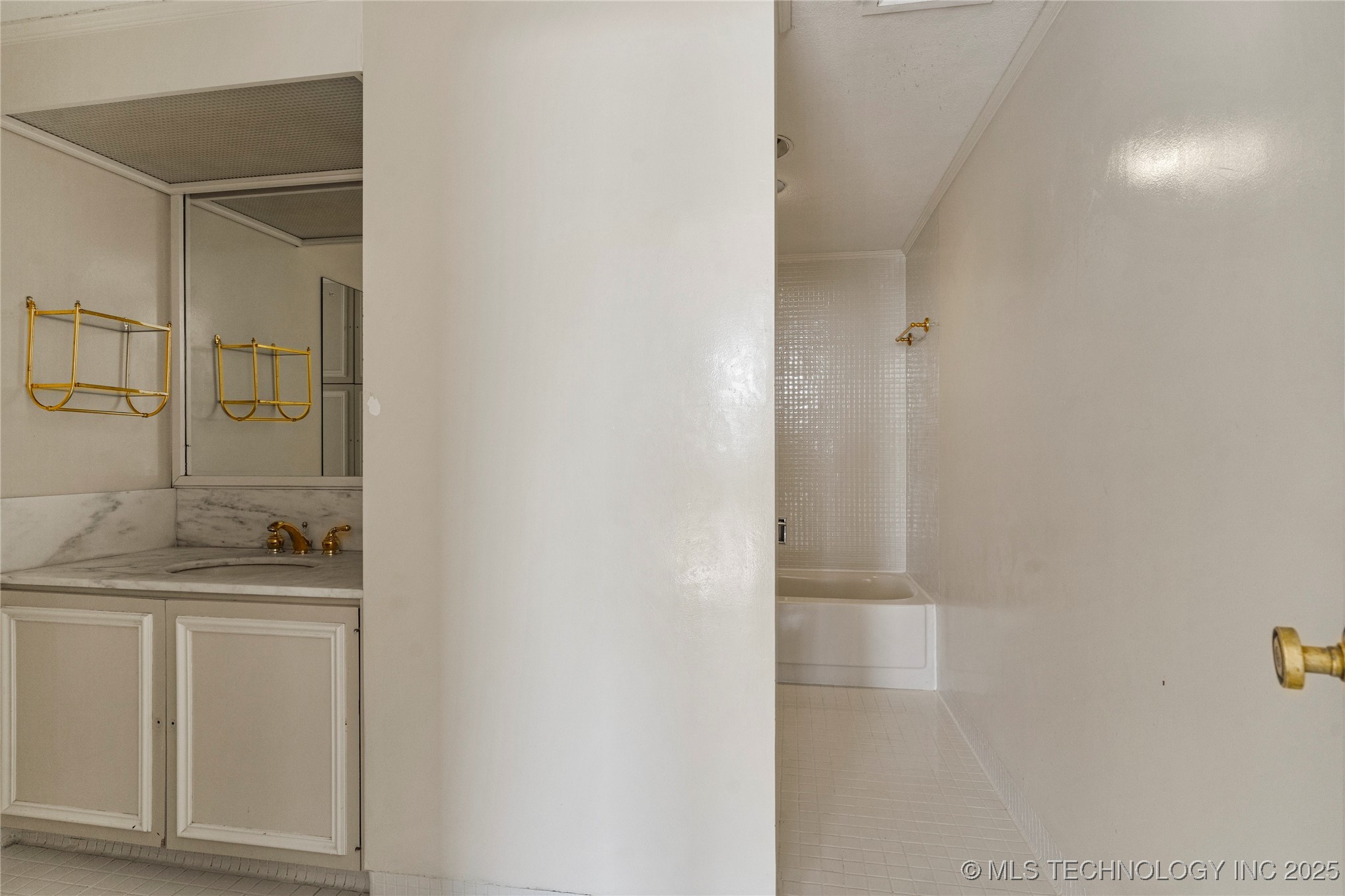 2300 Riverside Drive E Property Photo 15