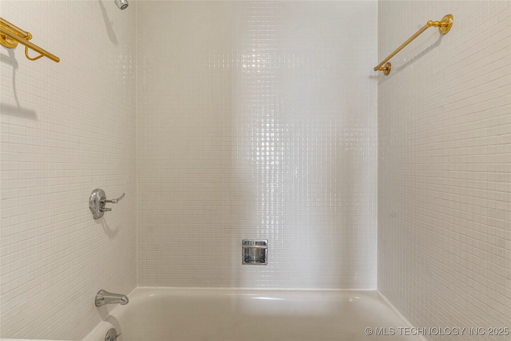 2300 Riverside Drive E Property Photo 16