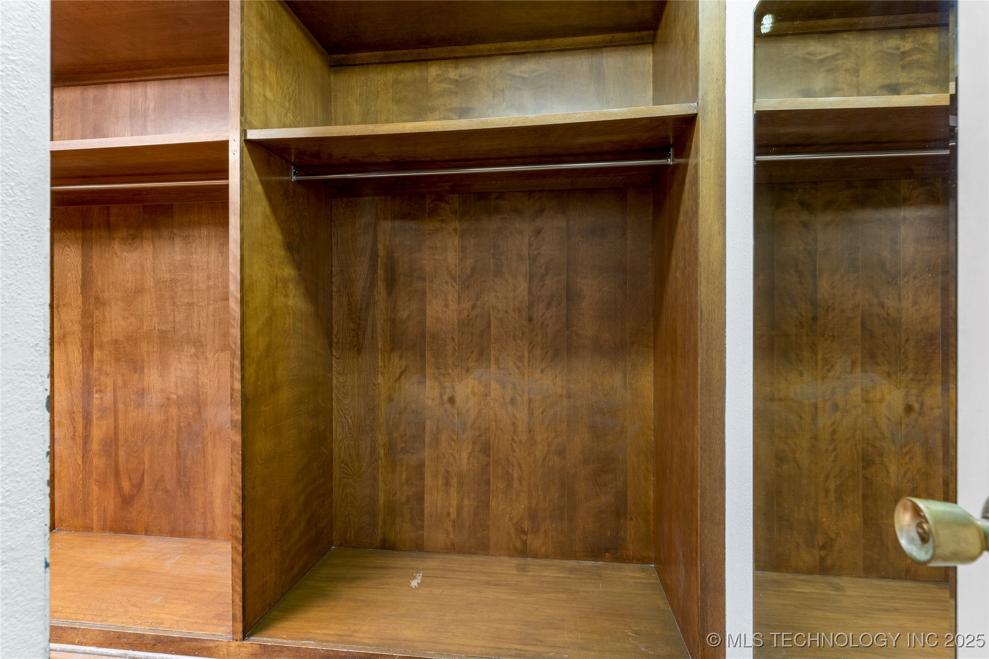 2300 Riverside Drive E Property Photo 21