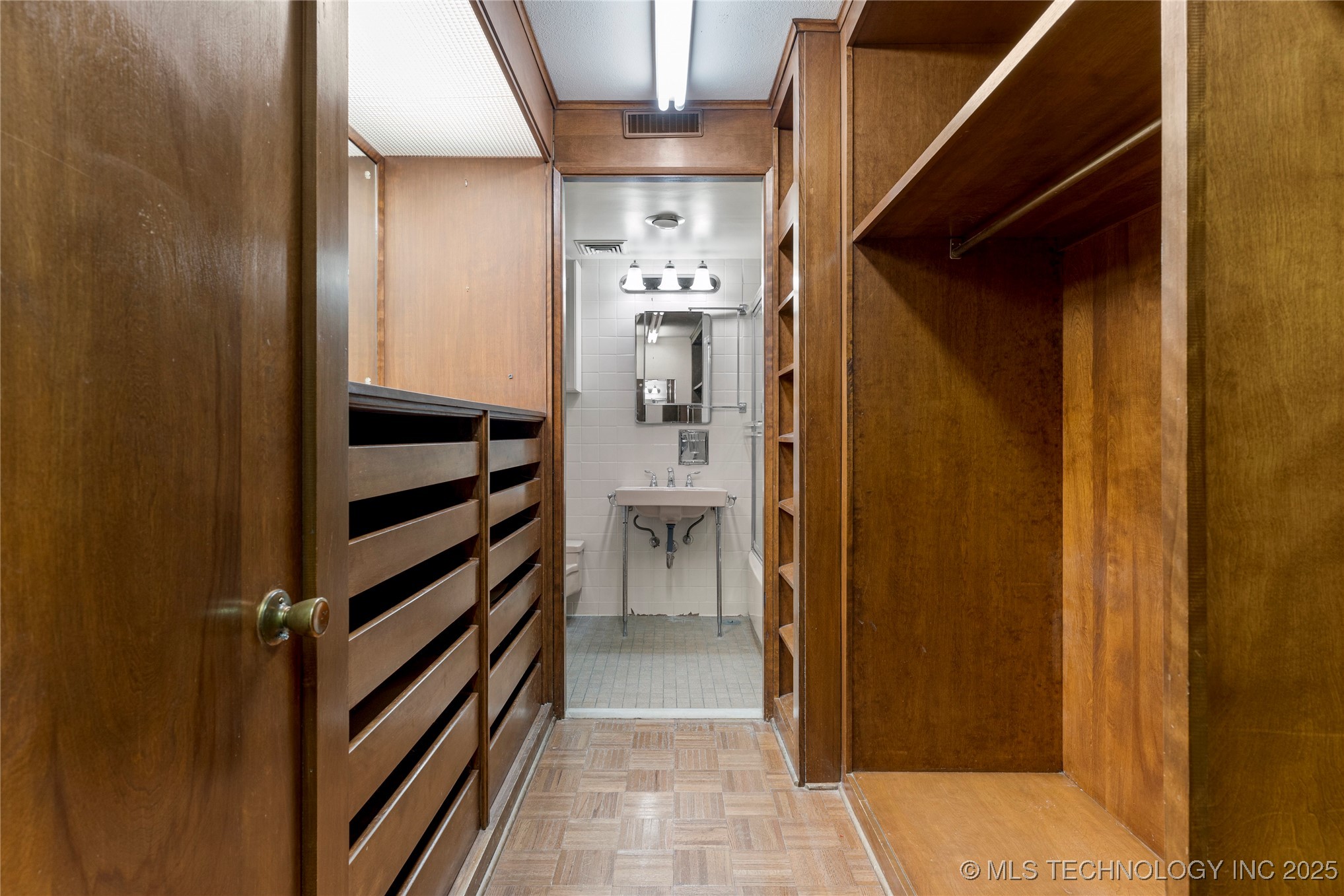 2300 Riverside Drive E Property Photo 22
