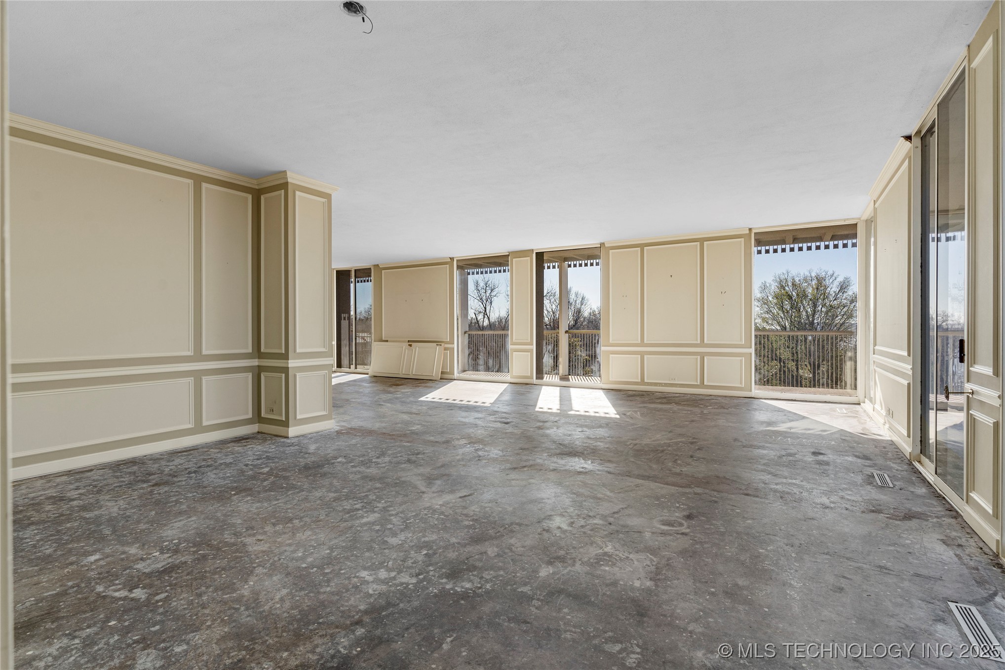 2300 Riverside Drive E Property Photo 31