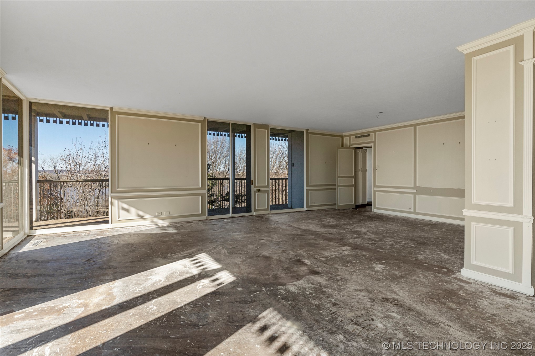 2300 Riverside Drive E Property Photo 35