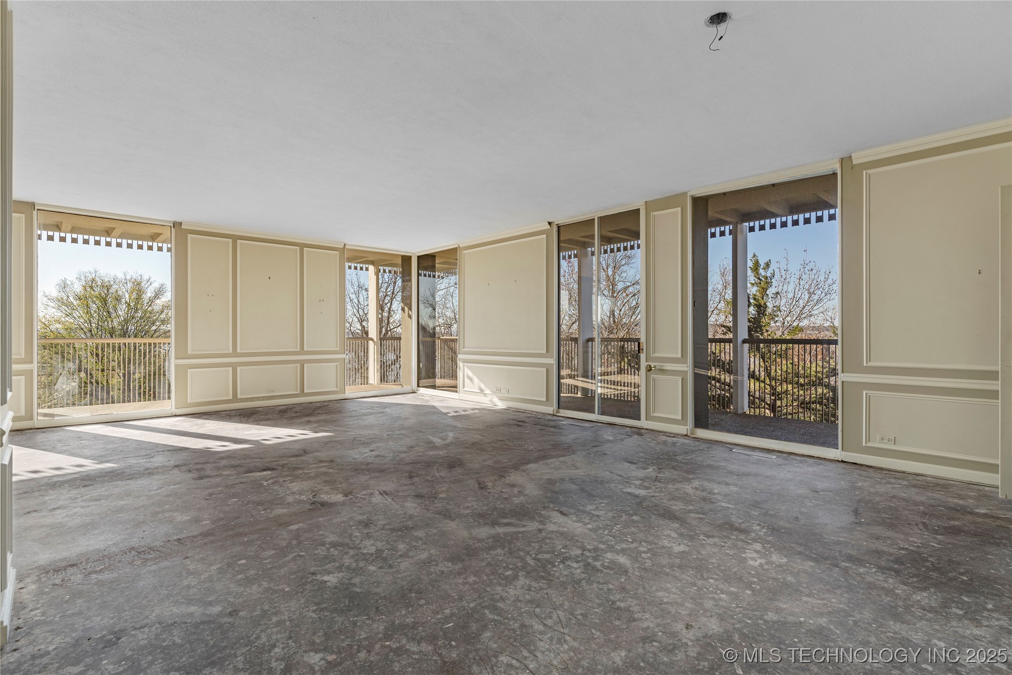 2300 Riverside Drive E Property Photo 36
