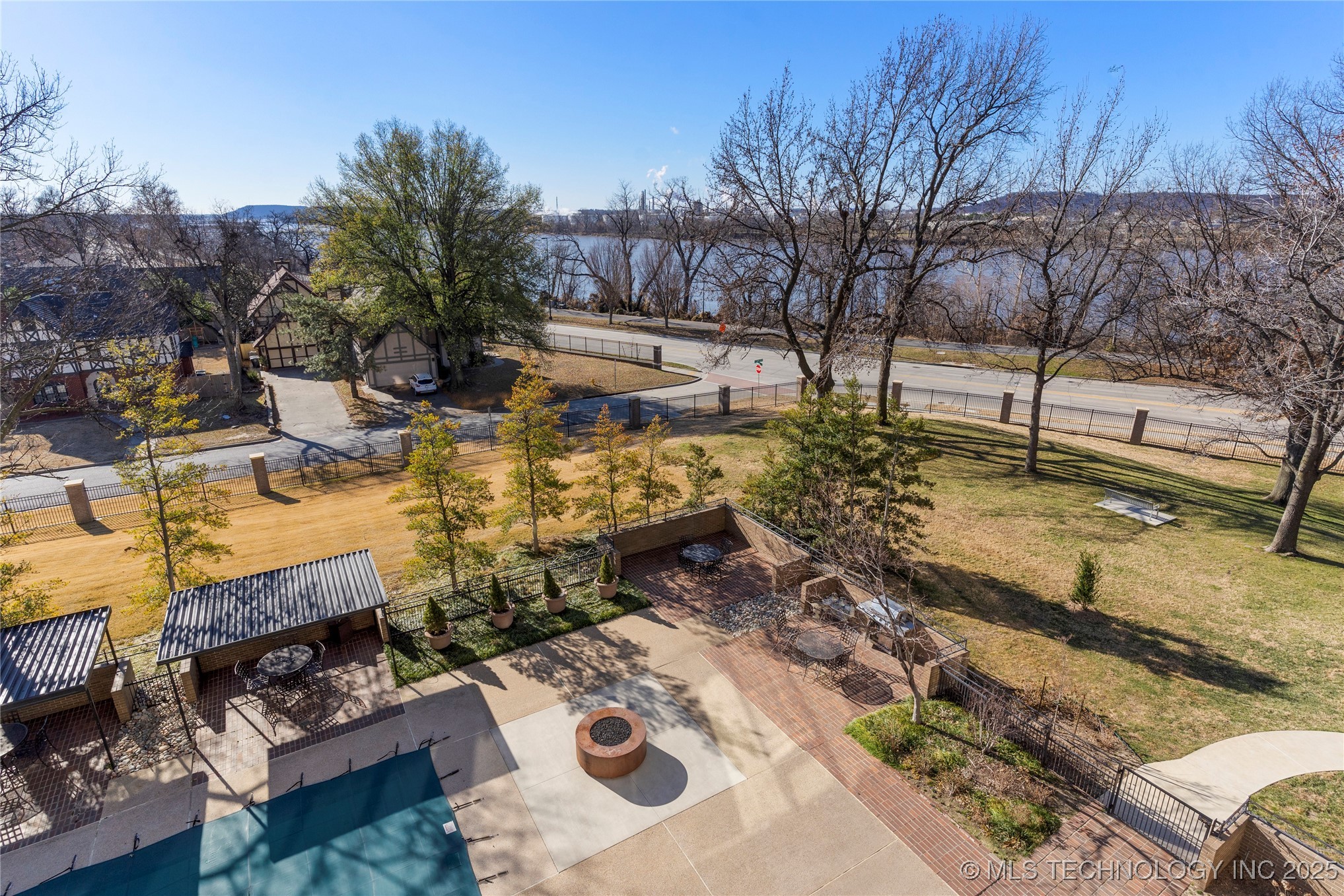 2300 Riverside Drive E Property Photo 45