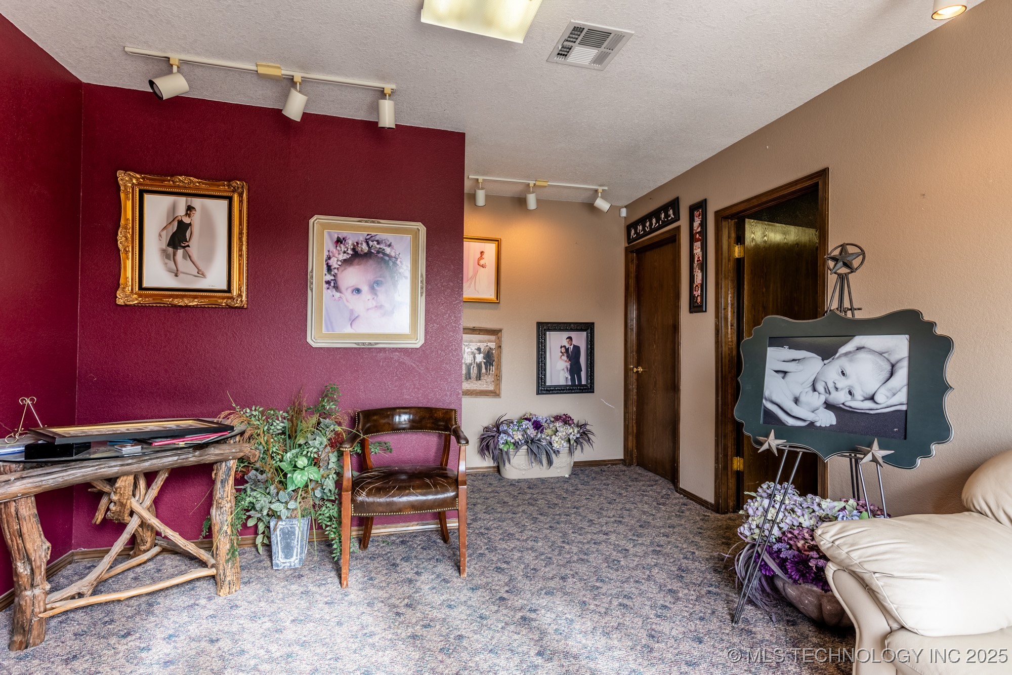 2100 Ahloso Road Property Photo 5