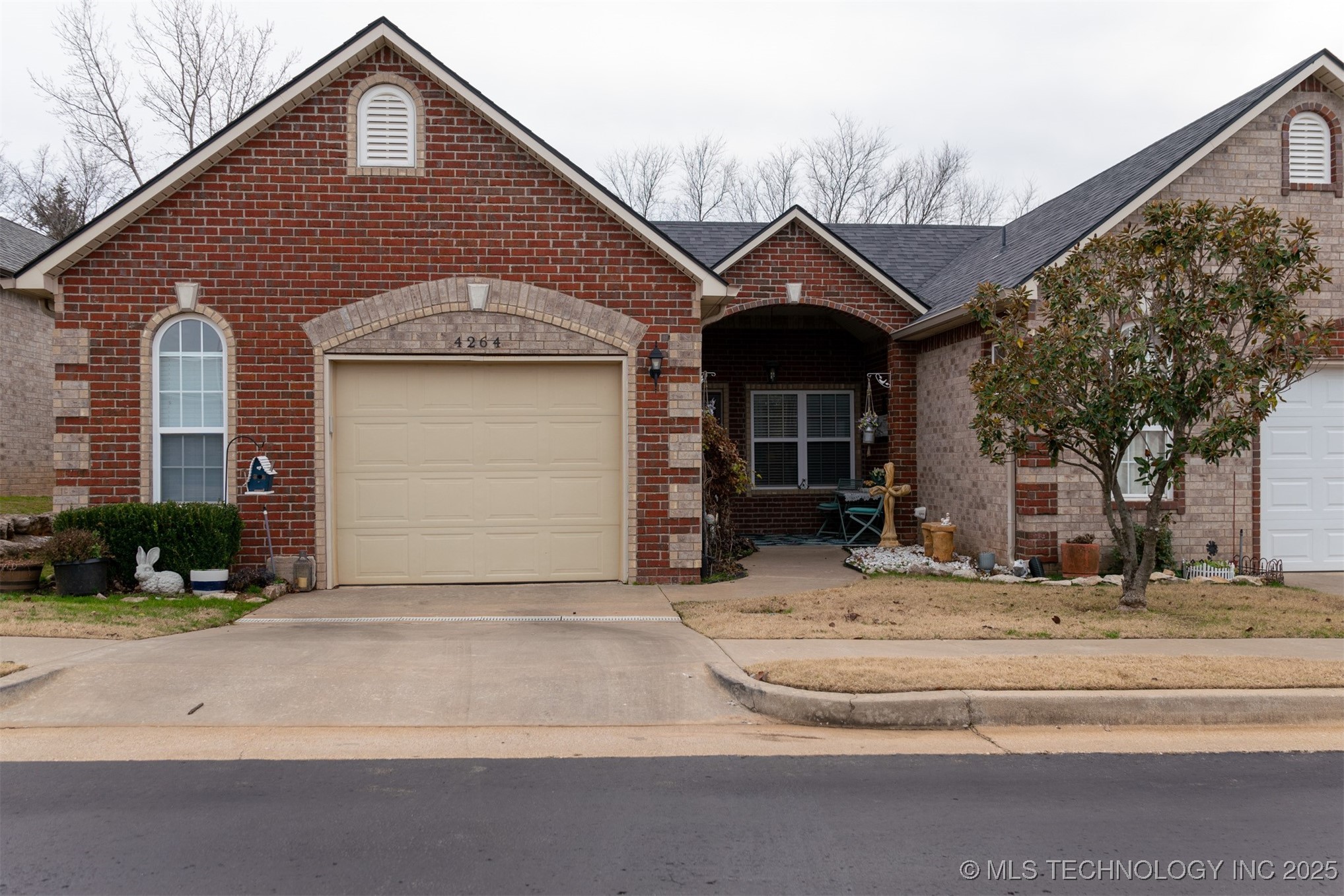 4264 Greentree Way 19a Property Photo 2