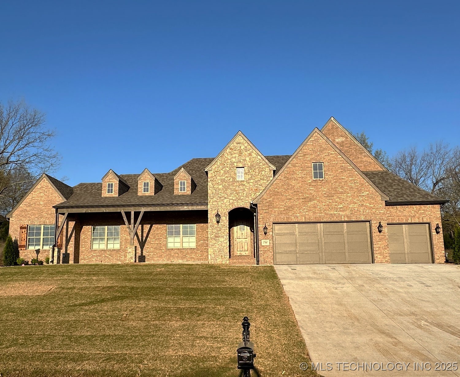 2787 Forest View Drive Property Photo
