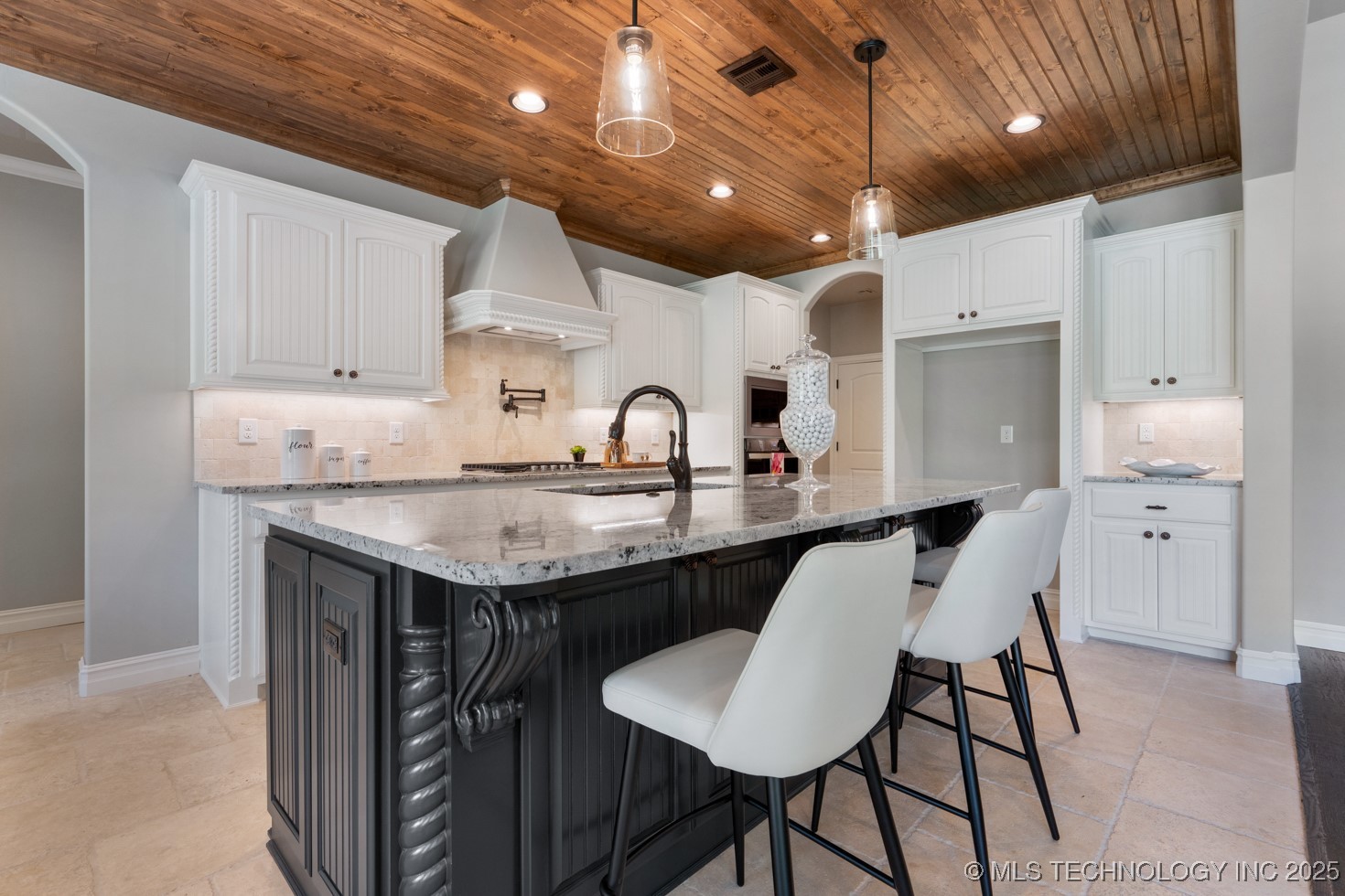 2787 Forest View Drive Property Photo 7