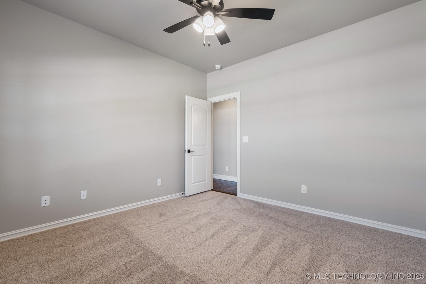 2787 Forest View Drive Property Photo 26