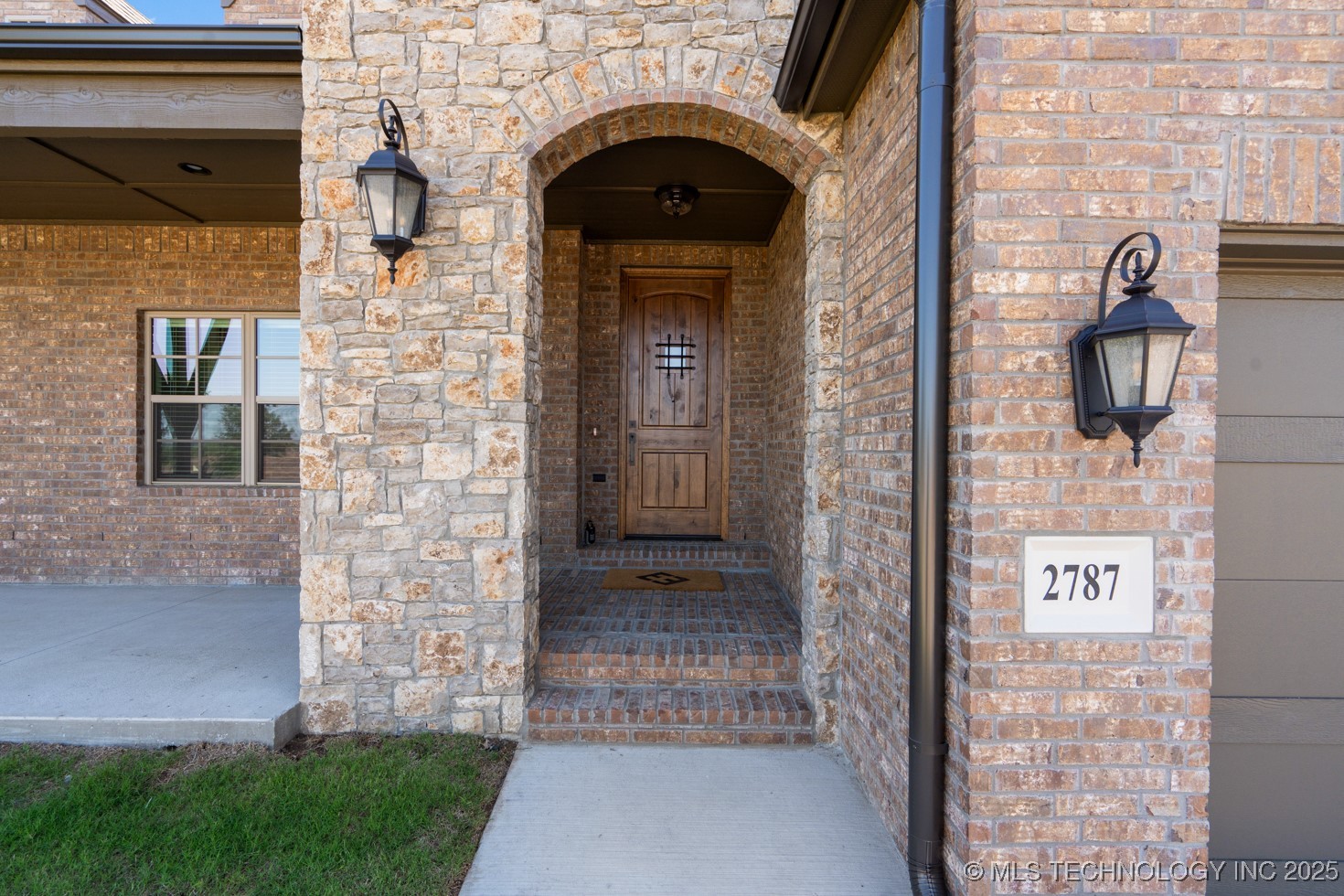 2787 Forest View Drive Property Photo 41