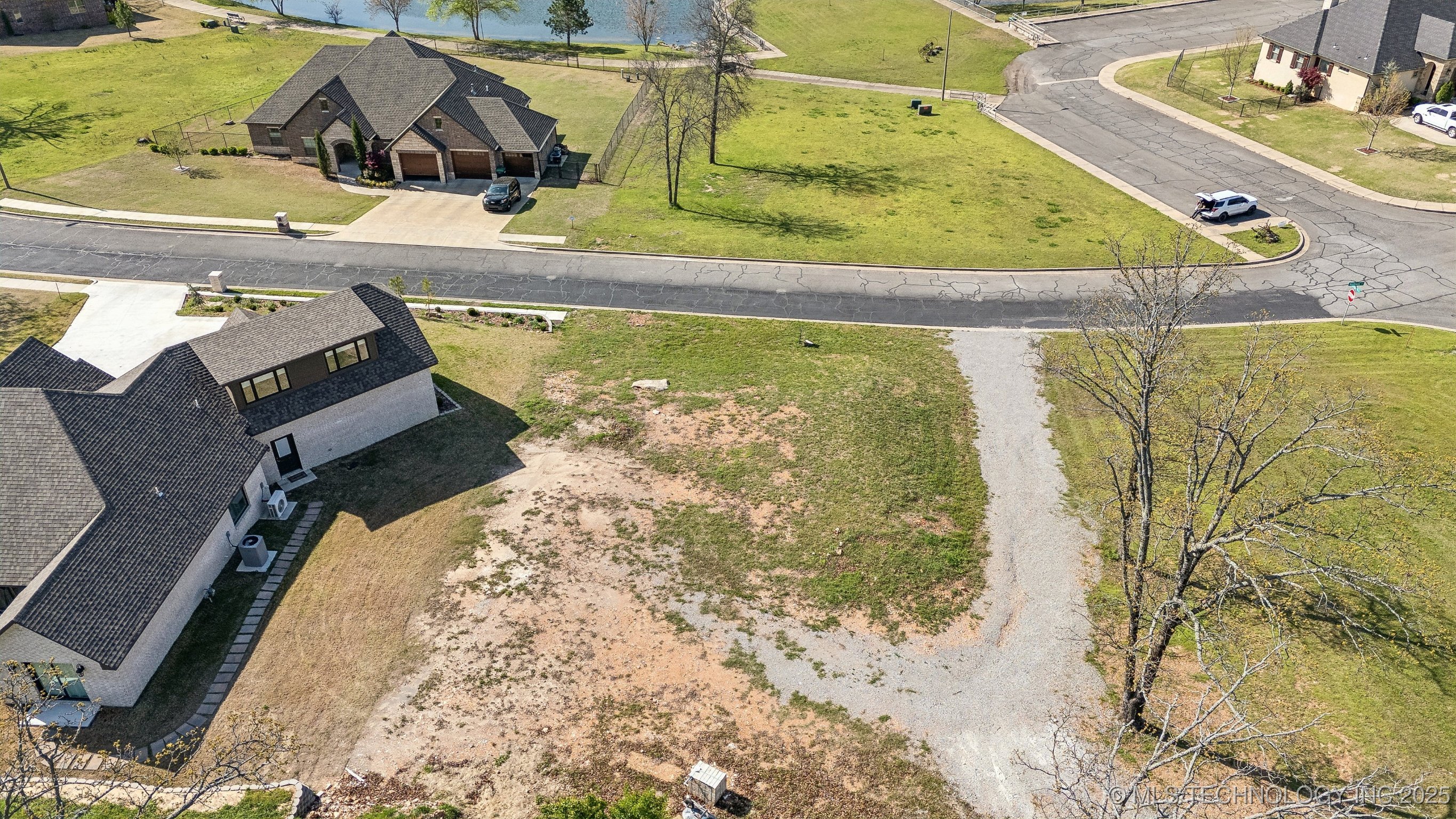 742 W Northlake Drive Property Photo 2