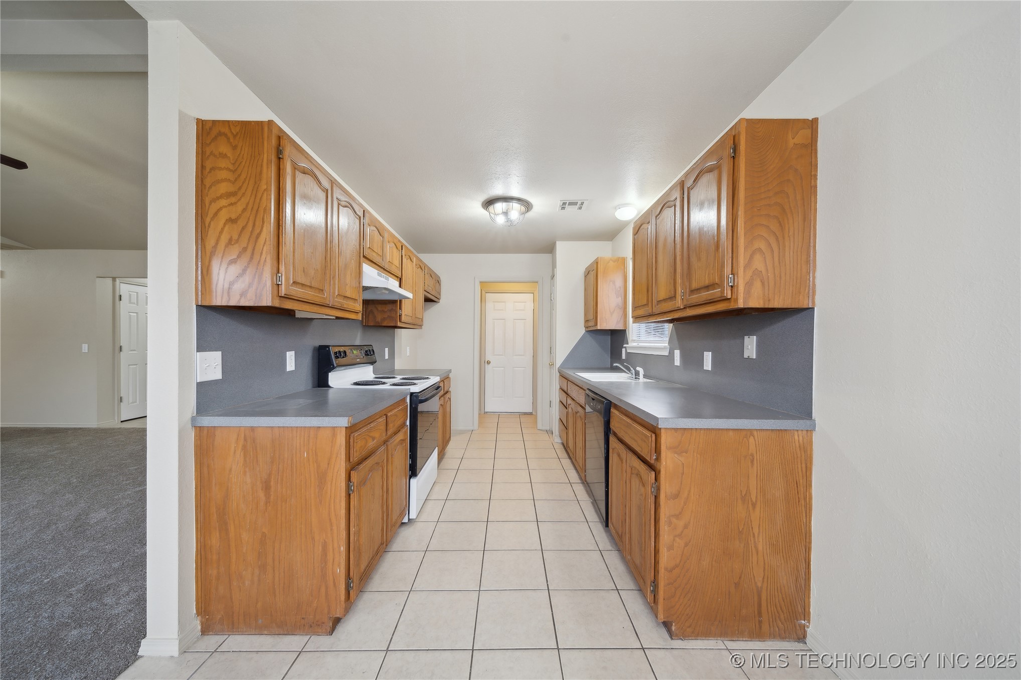 17775 S Tacoma Street West Property Photo 10