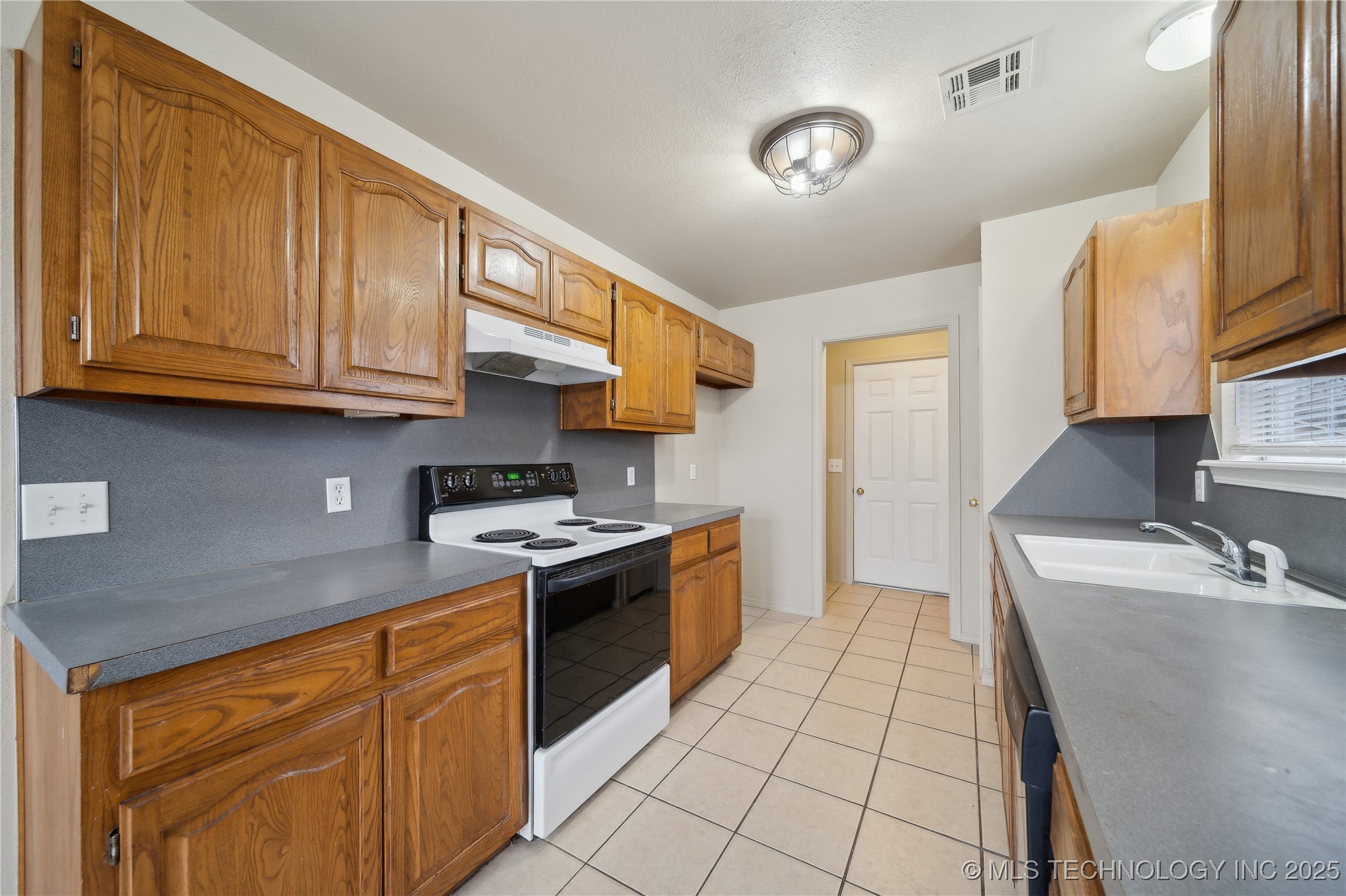 17775 S Tacoma Street West Property Photo 11