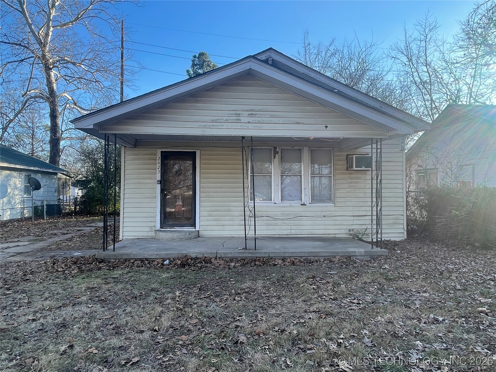 2423 Carolyn Street Property Photo 1