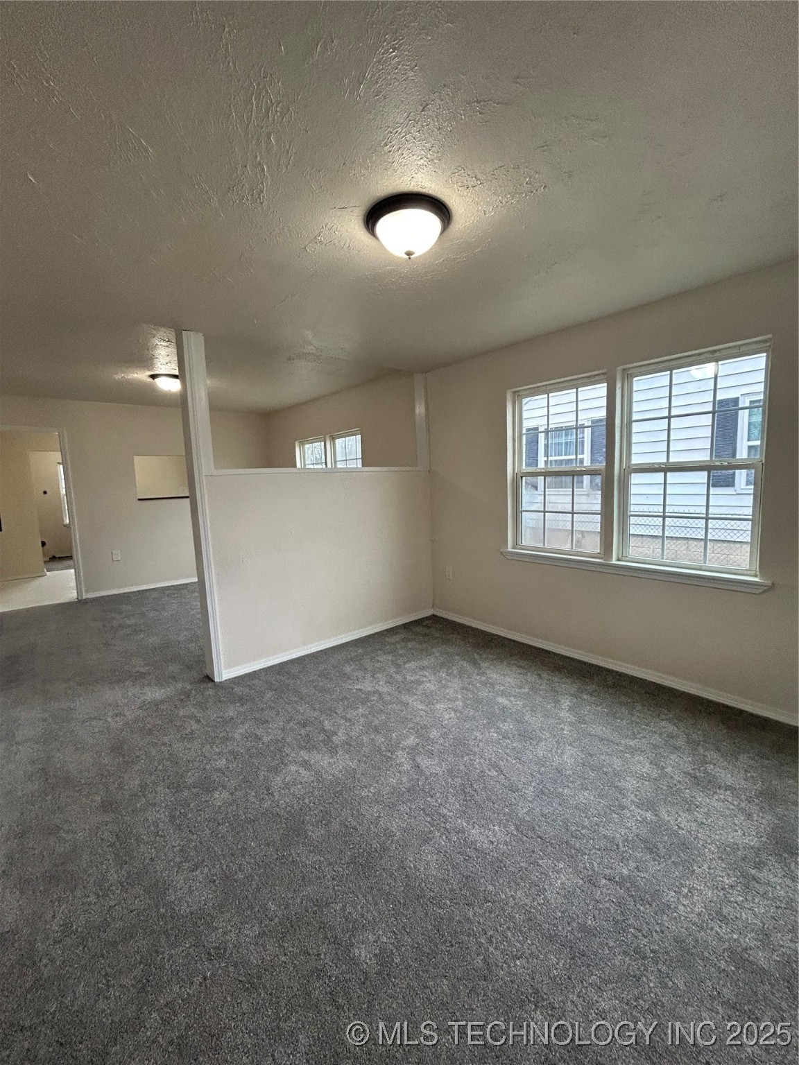 627 W 7th Property Photo 14