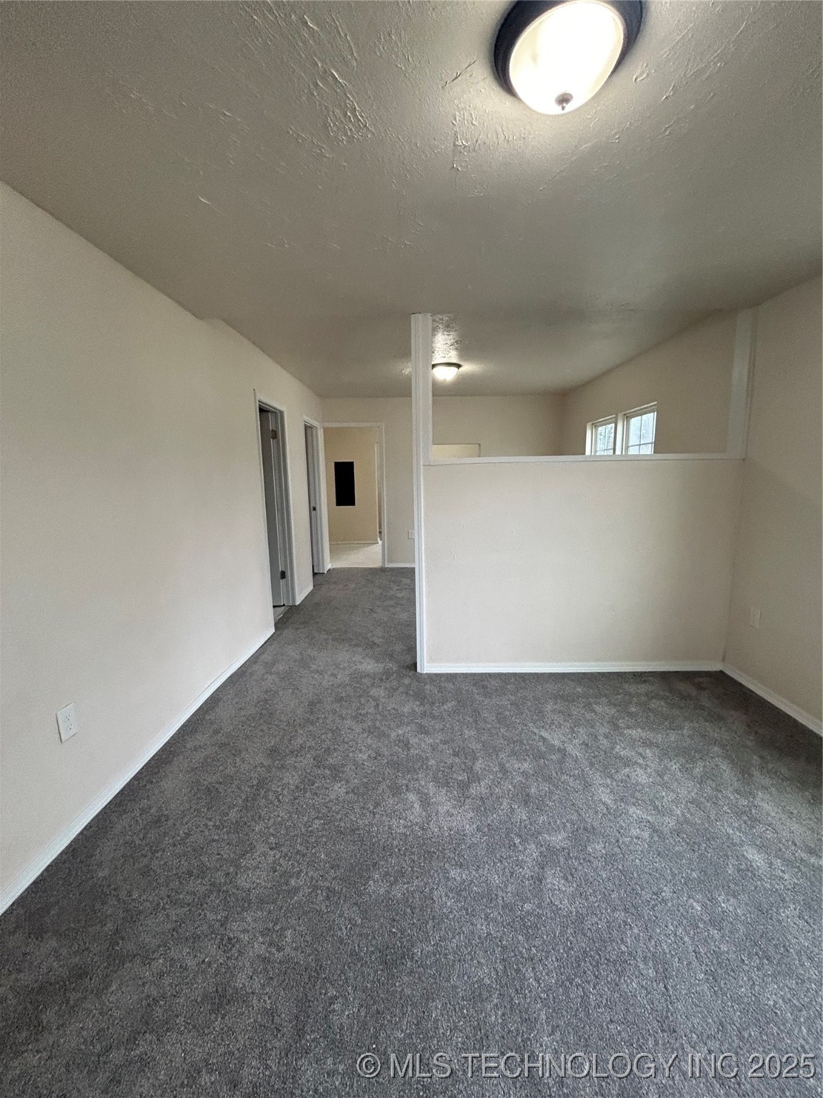 627 W 7th Property Photo 15