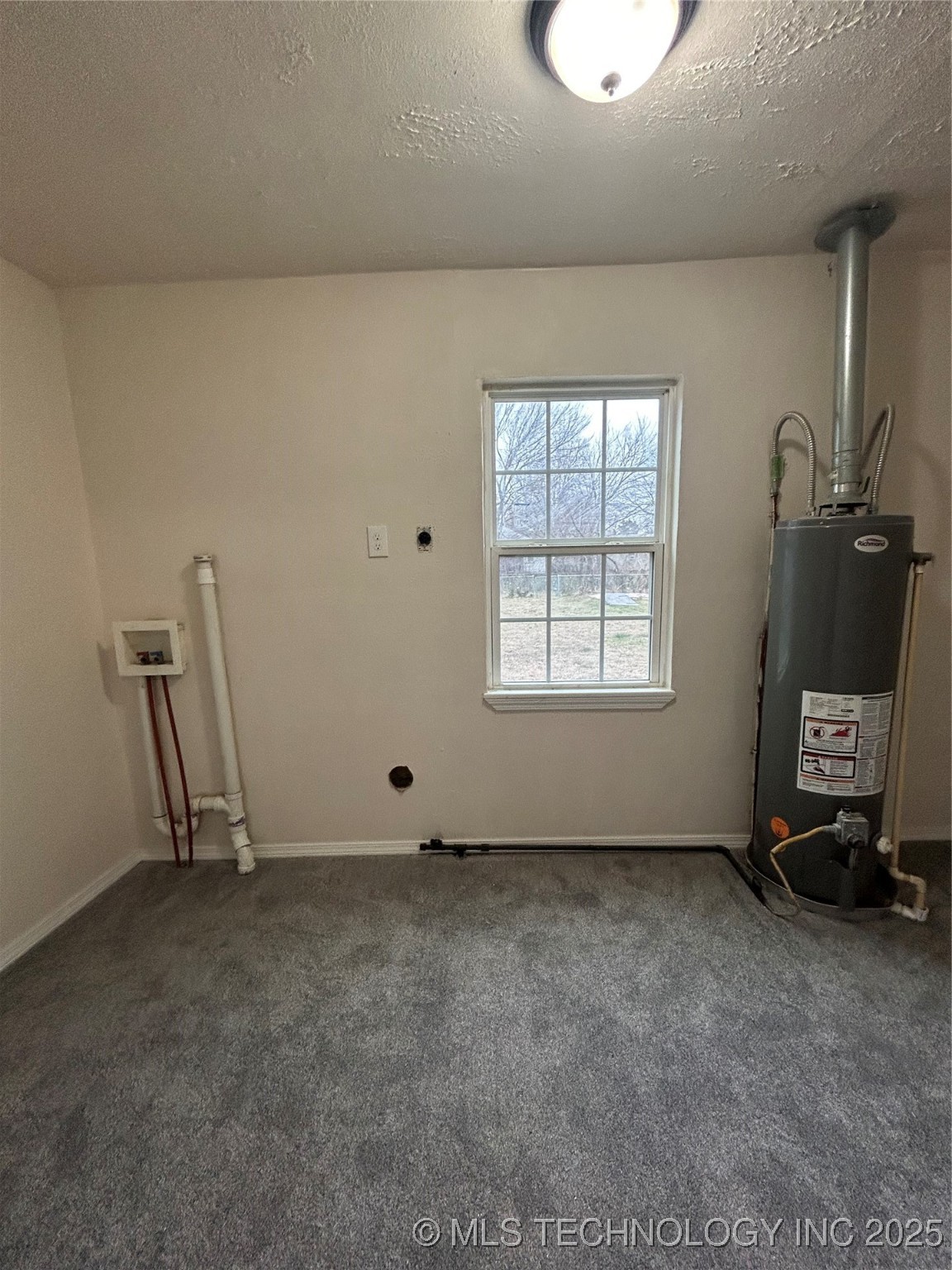 627 W 7th Property Photo 19