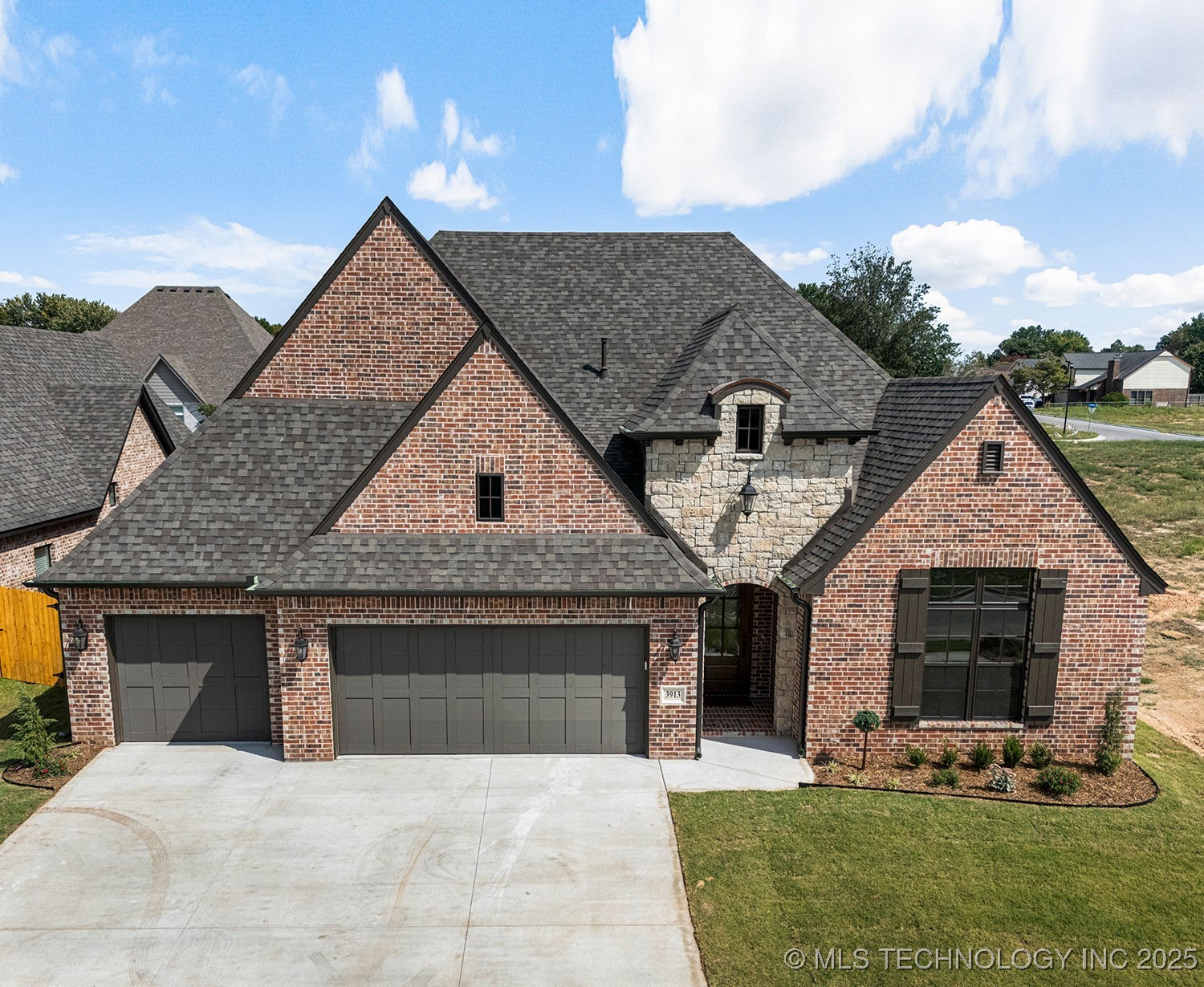 3913 S Dogwood Boulevard Property Photo