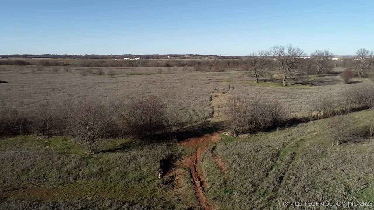 001 Royal Oaks Road Property Photo 6