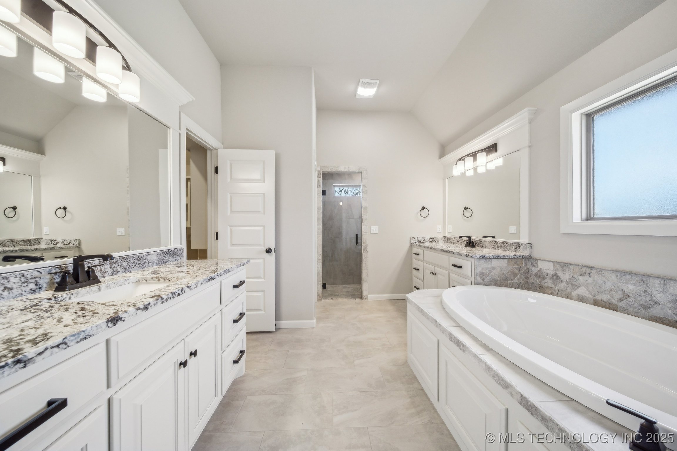 20936 S Addison Avenue Property Photo 17
