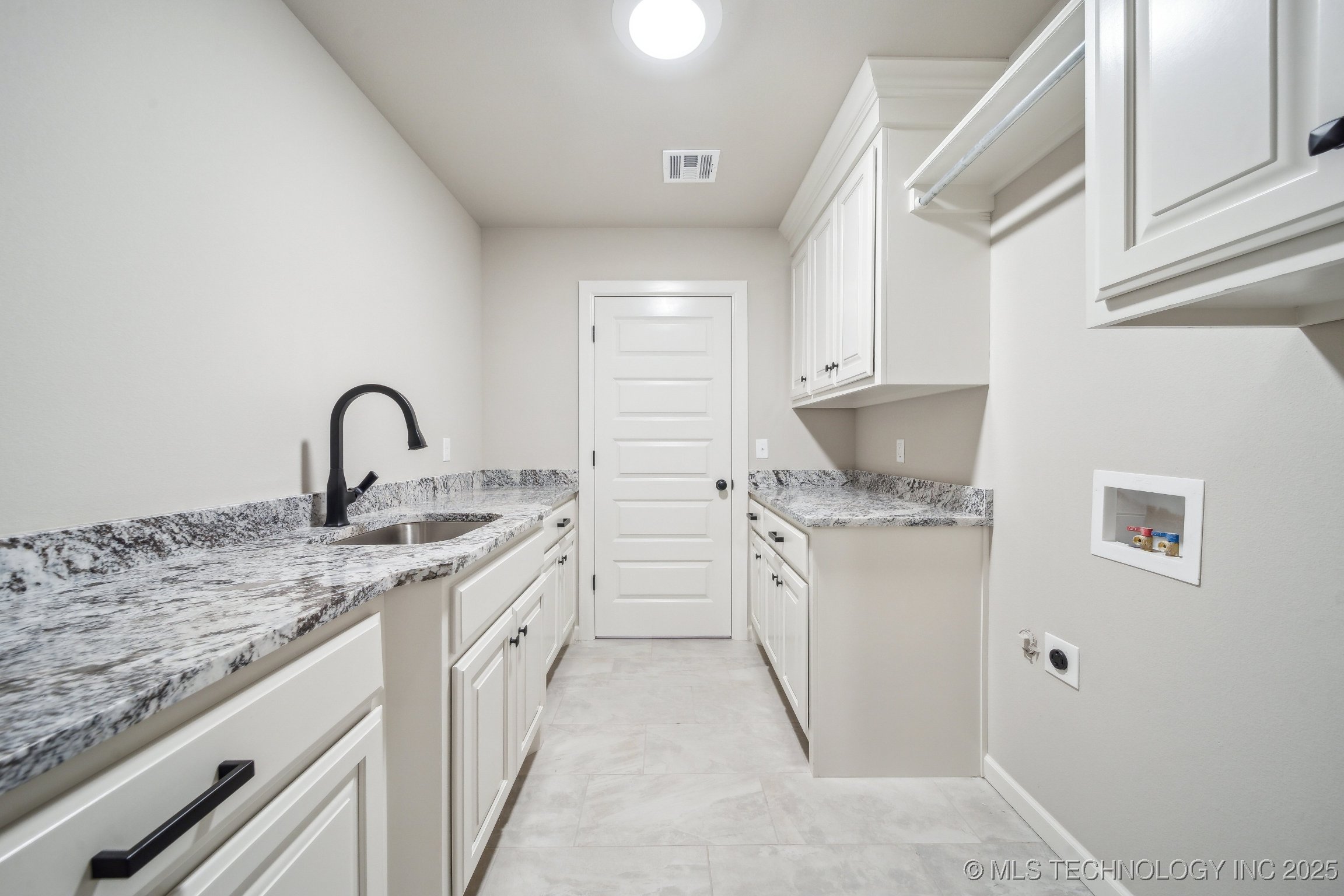20936 S Addison Avenue Property Photo 23
