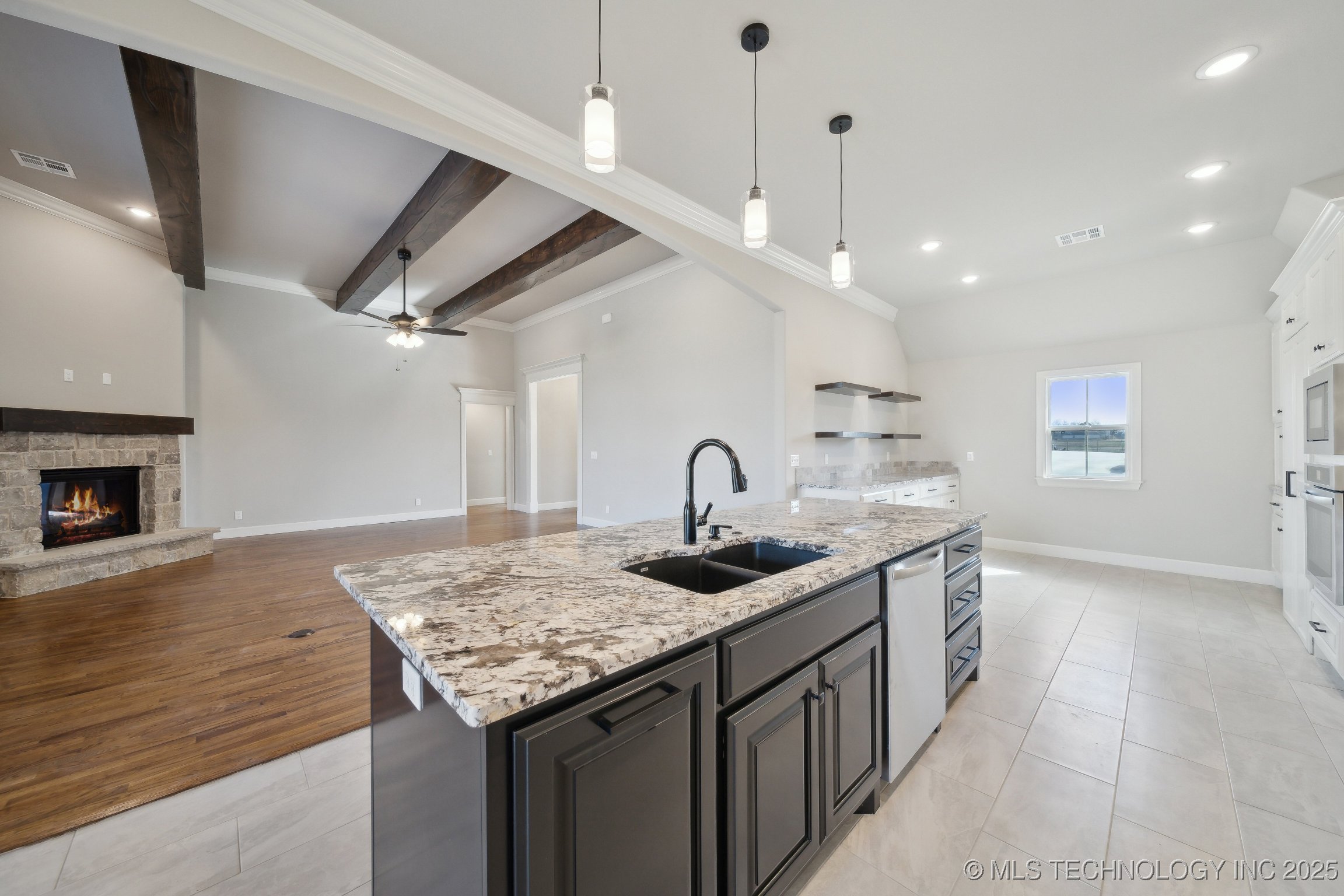20928 S Addison Avenue Property Photo 12