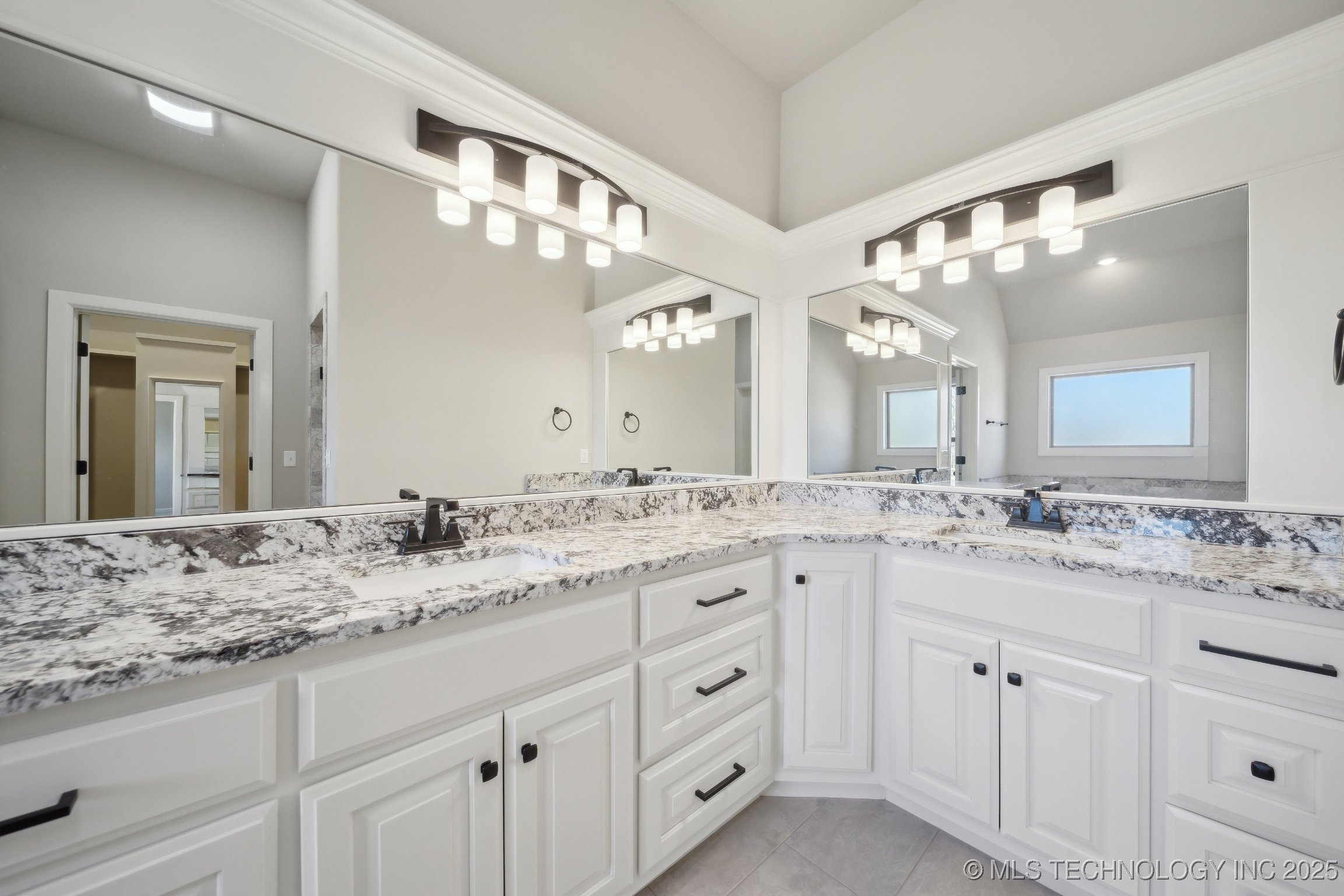 20928 S Addison Avenue Property Photo 20