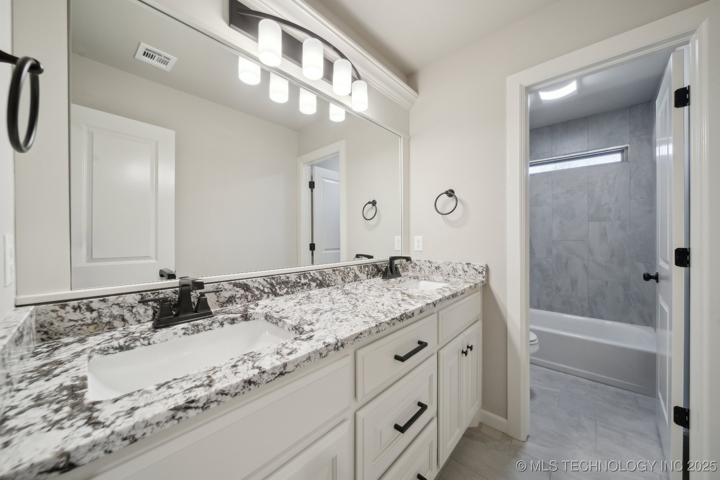 20928 S Addison Avenue Property Photo 25