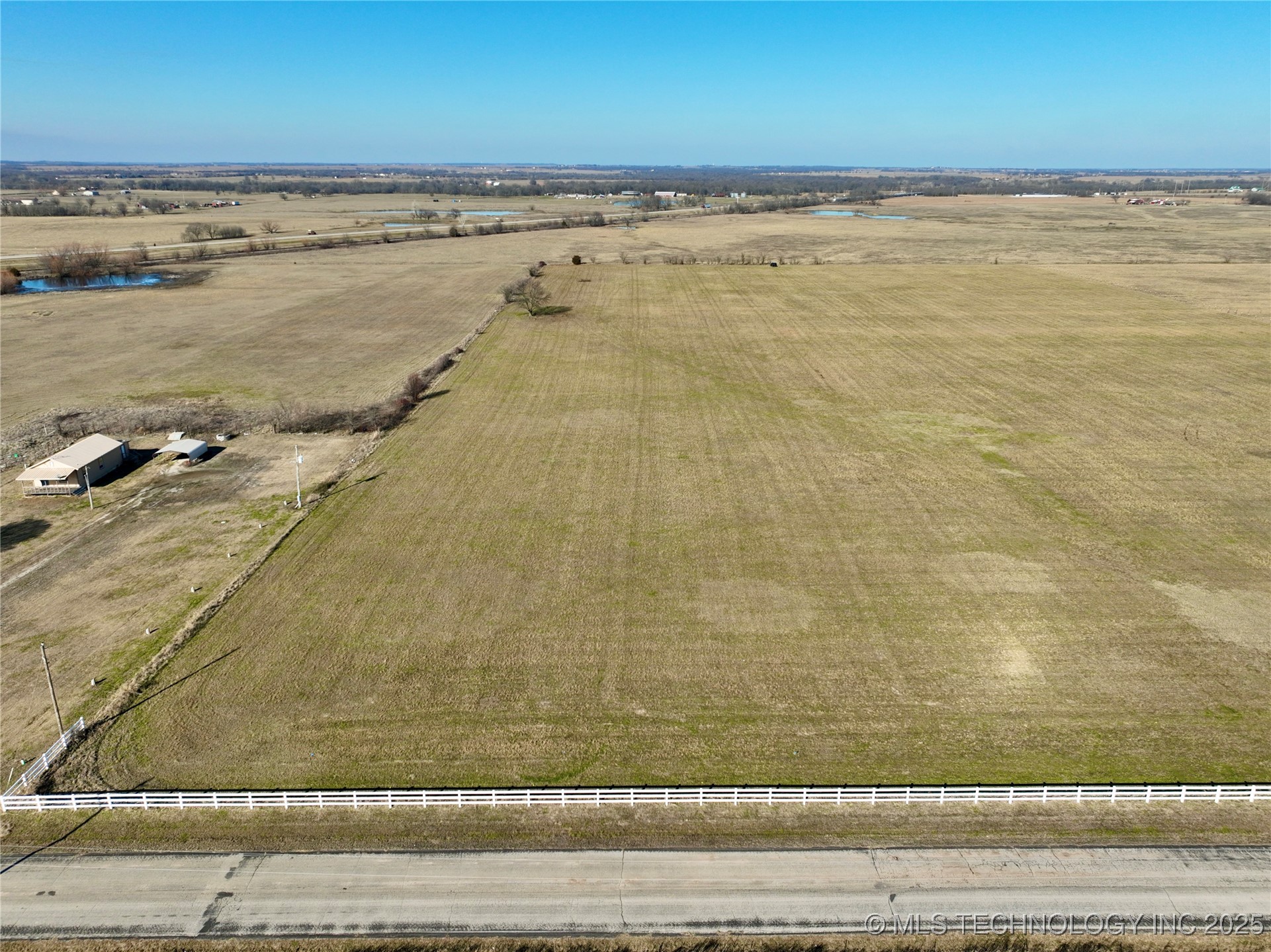 11 E 330 Road Property Photo 2