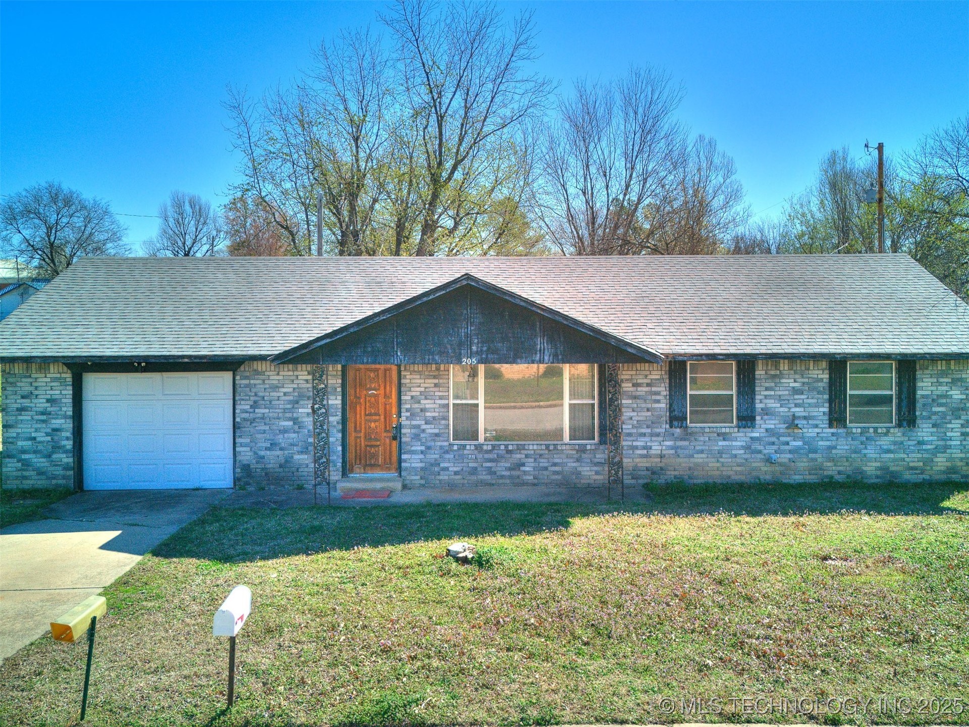 205 Lester Lane Property Photo