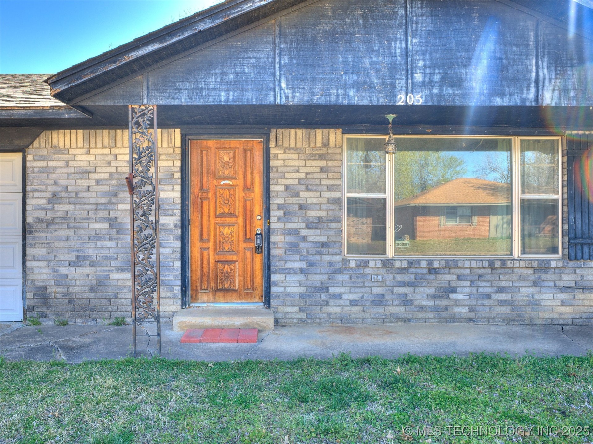 205 Lester Lane Property Photo 3