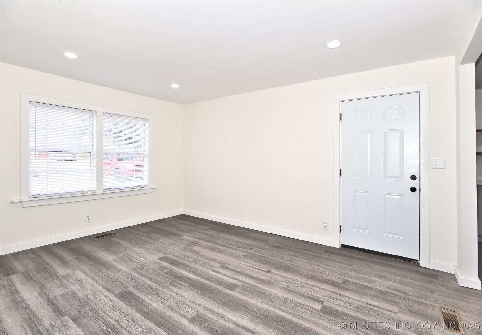 713 Maplewood Avenue Property Photo 10