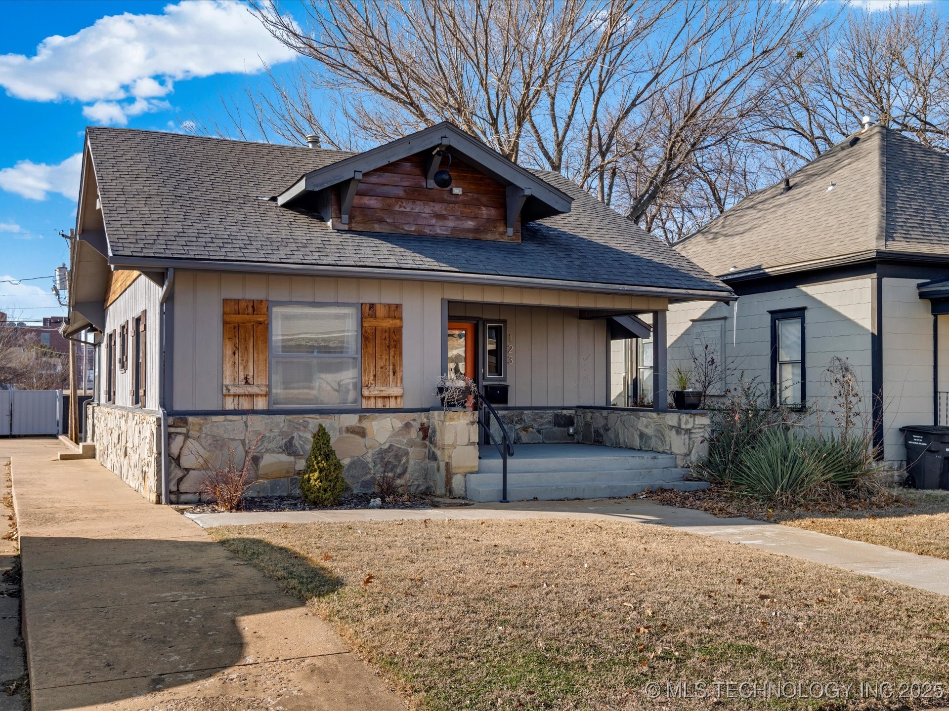 123 S Seneca Avenue Property Photo