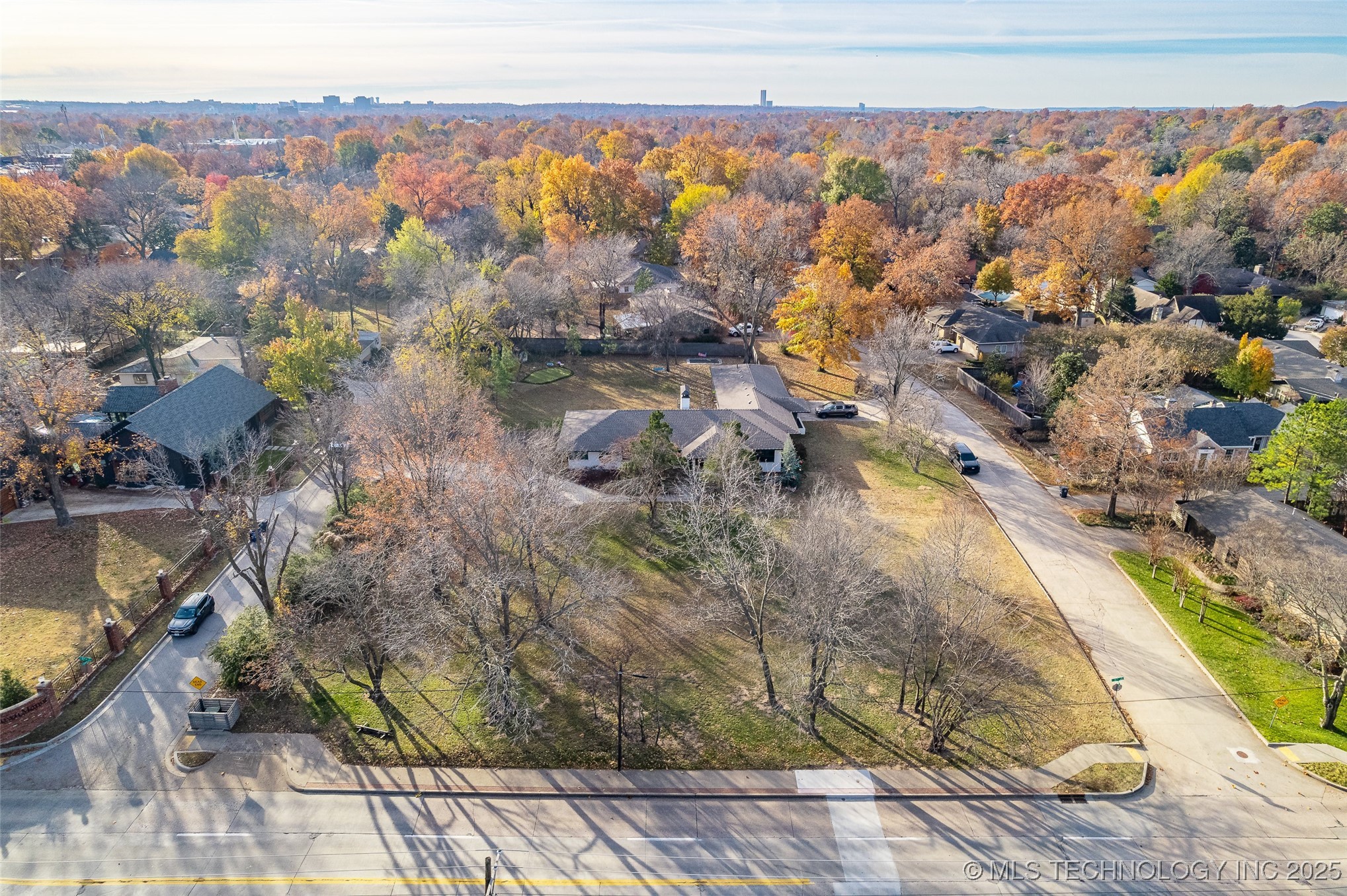 3106 S Gary Court E Property Photo 5