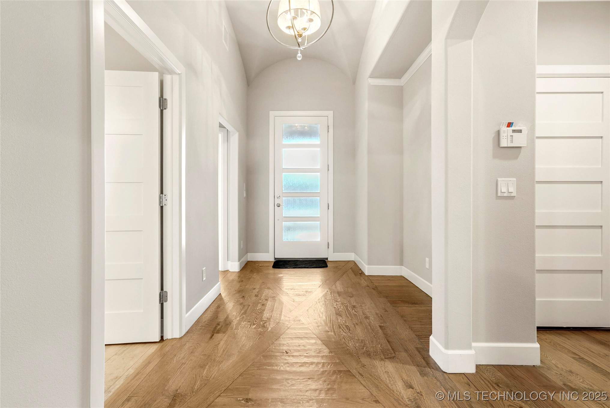 1109 W 84th Place S Property Photo 3