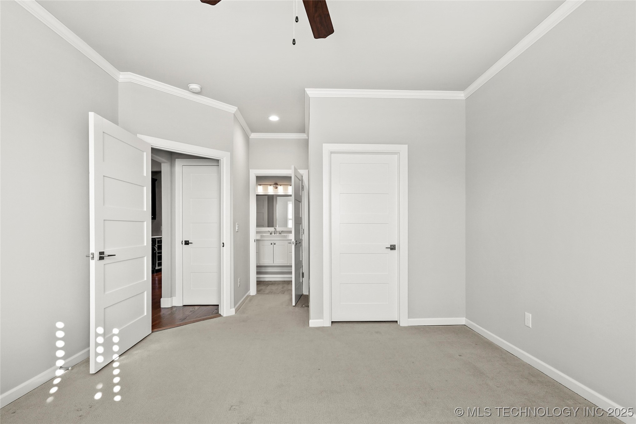 1109 W 84th Place S Property Photo 28