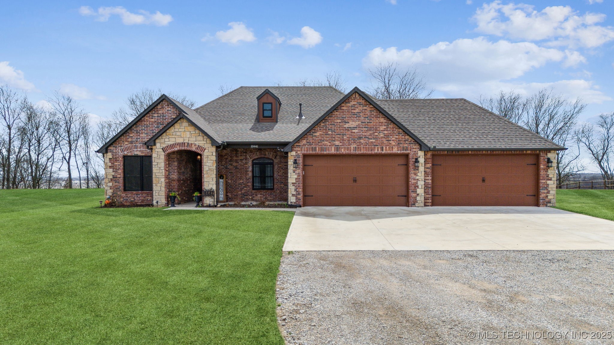 10442 E Lou Ridge Road Property Photo 1