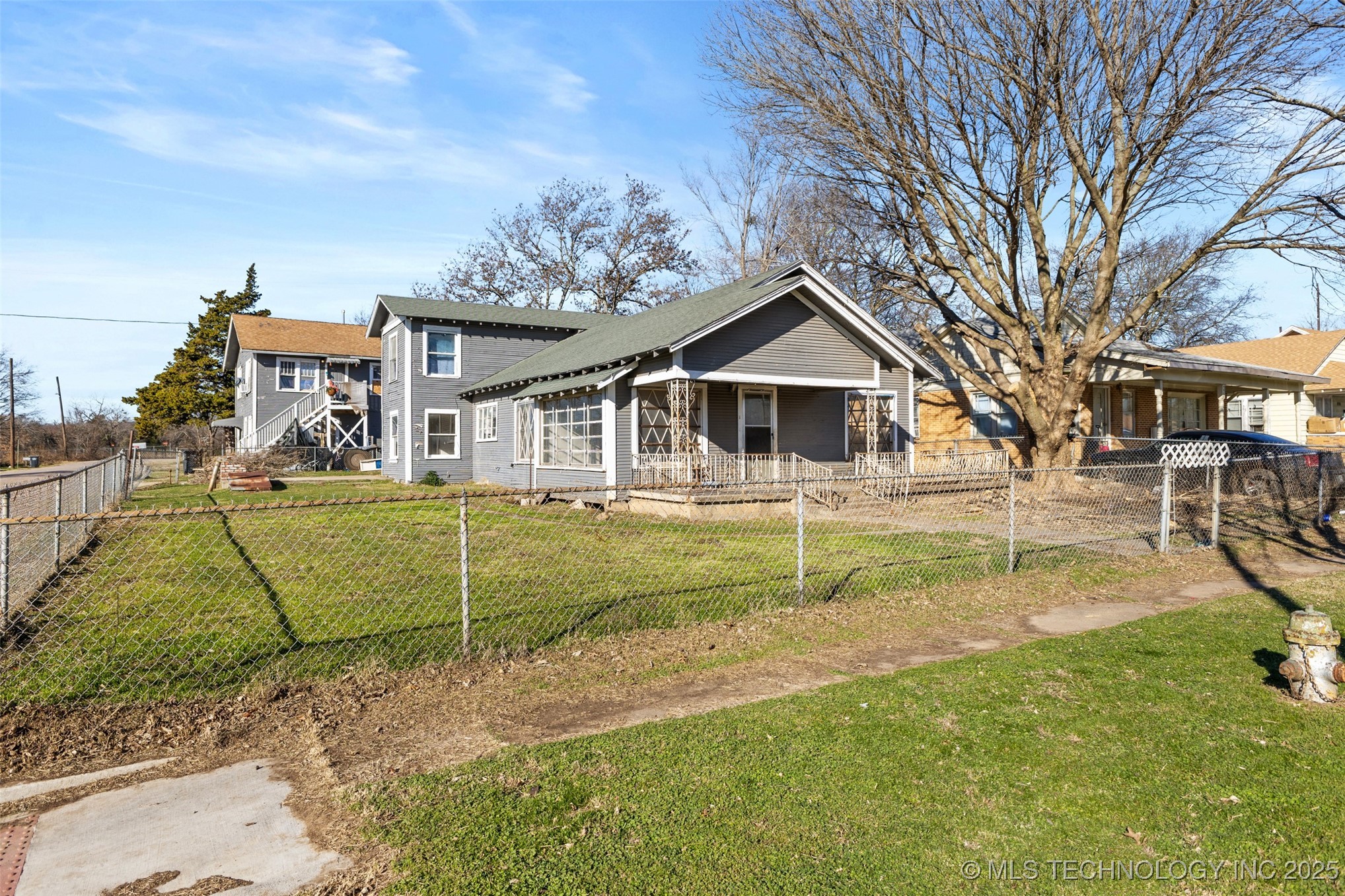 520 N State Property Photo 3