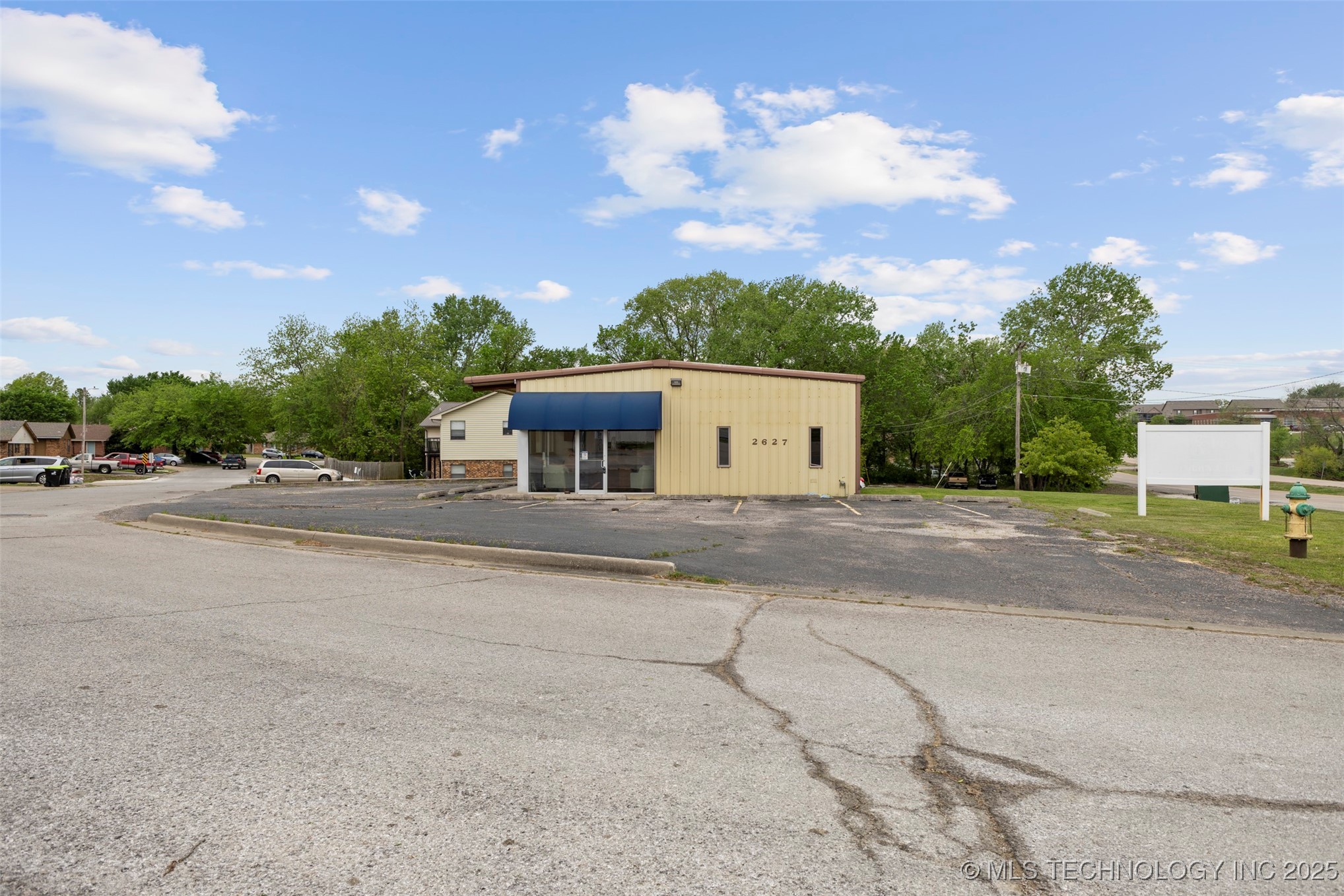 2627 Arlington Property Photo