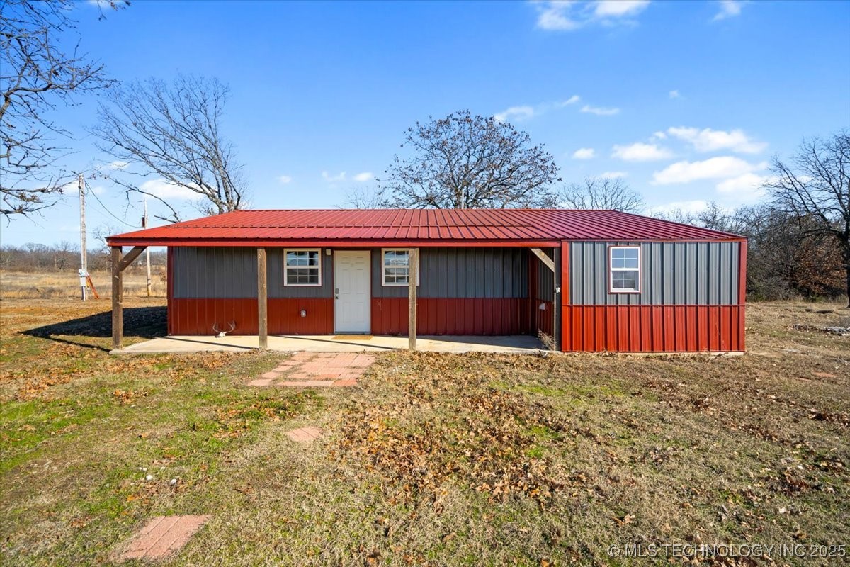 427588 E 1050 Property Photo 2