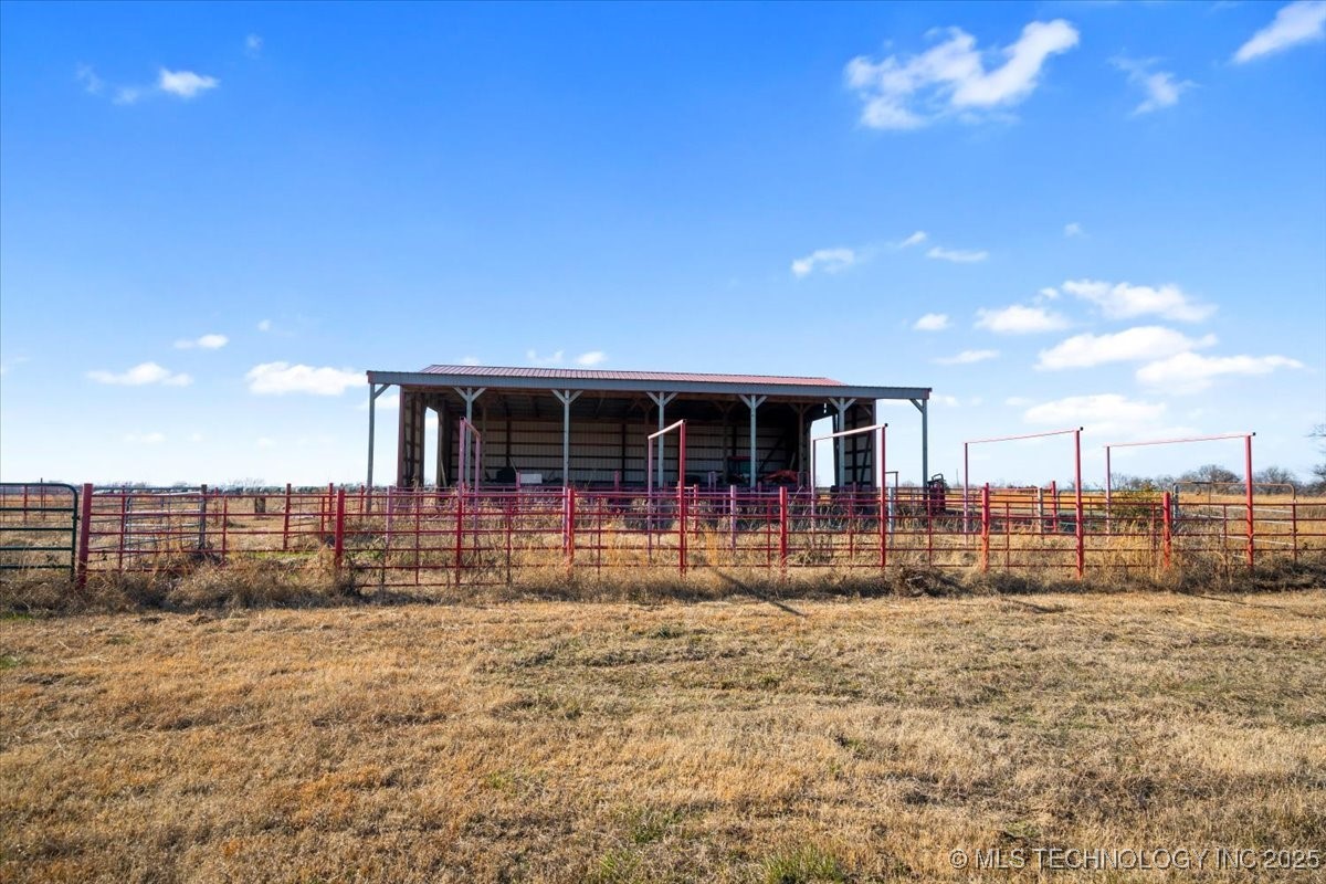 427588 E 1050 Property Photo 10
