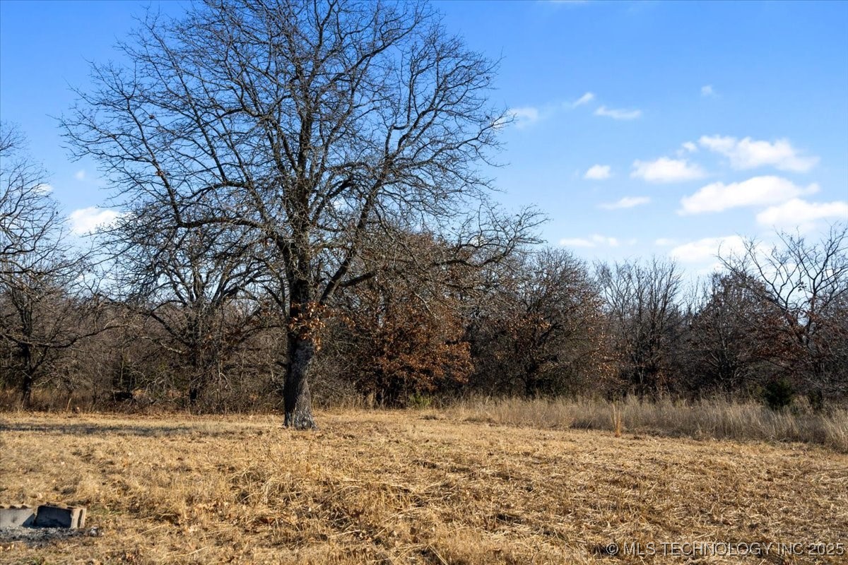 427588 E 1050 Property Photo 14