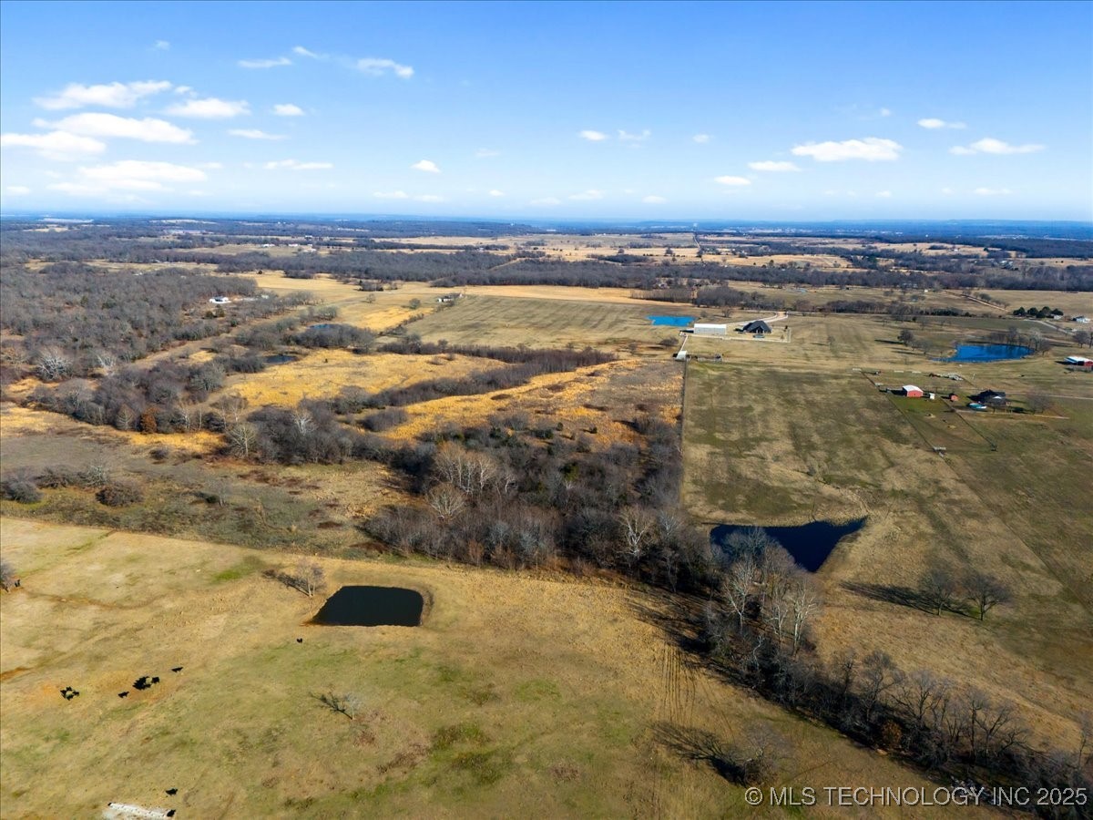 427588 E 1050 Property Photo 16