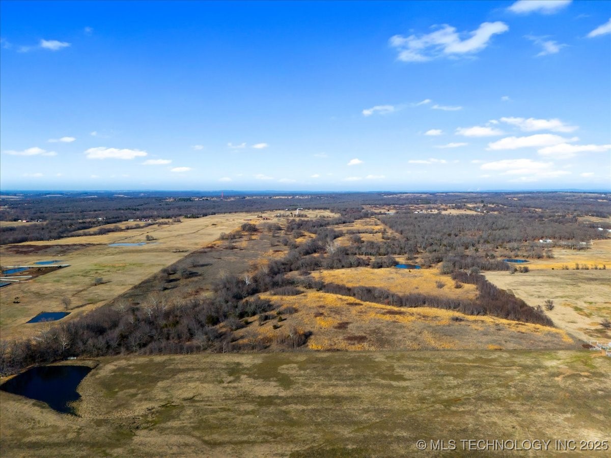 427588 E 1050 Property Photo 17